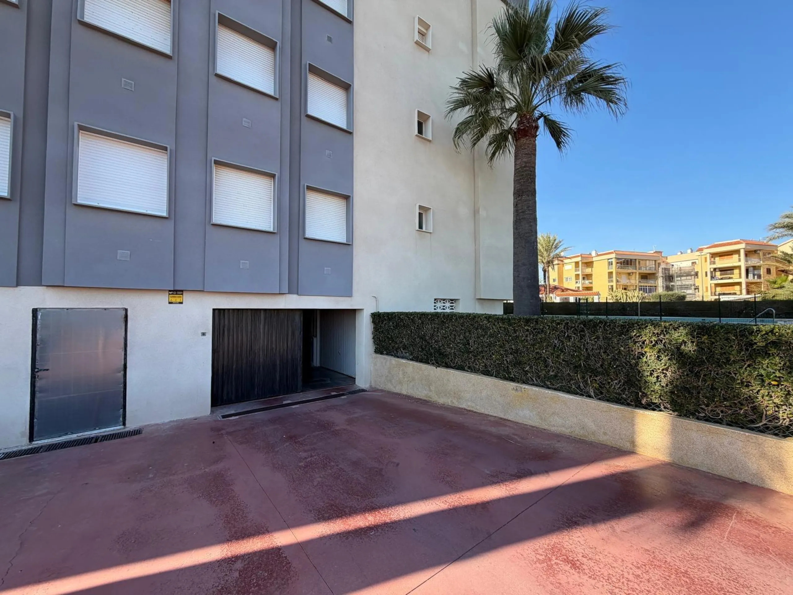 APARTAMENTO TOTALMENTE REFORMADO CON VISTAS AL MAR CON GARAJE+TRASTERO (OPCIONAL). 3 DORM. 2 BAÑOS. SUPERFICIE 92 M2.