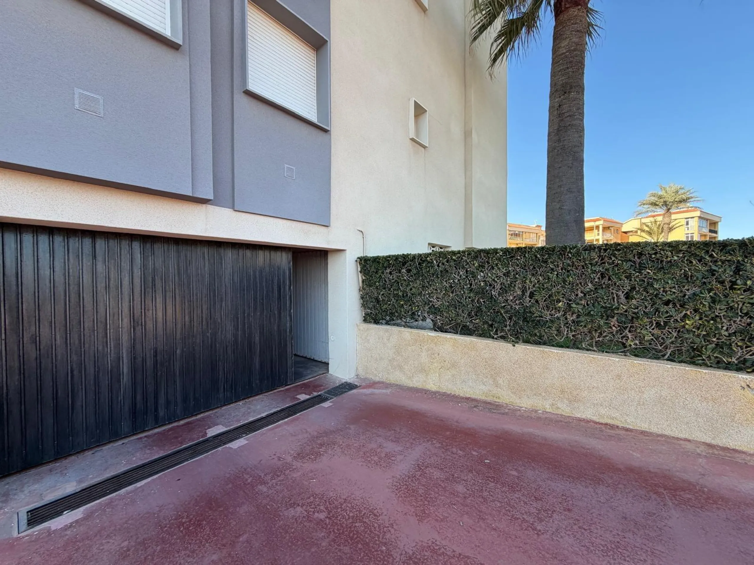APARTAMENTO TOTALMENTE REFORMADO CON VISTAS AL MAR CON GARAJE+TRASTERO (OPCIONAL). 3 DORM. 2 BAÑOS. SUPERFICIE 92 M2.