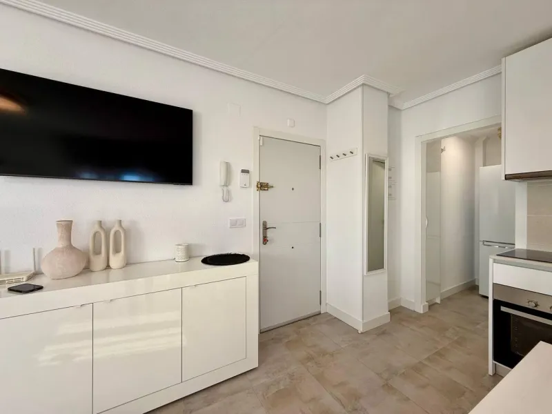 Renovated duplex penthouse with sea views, 2 terraces and parking.