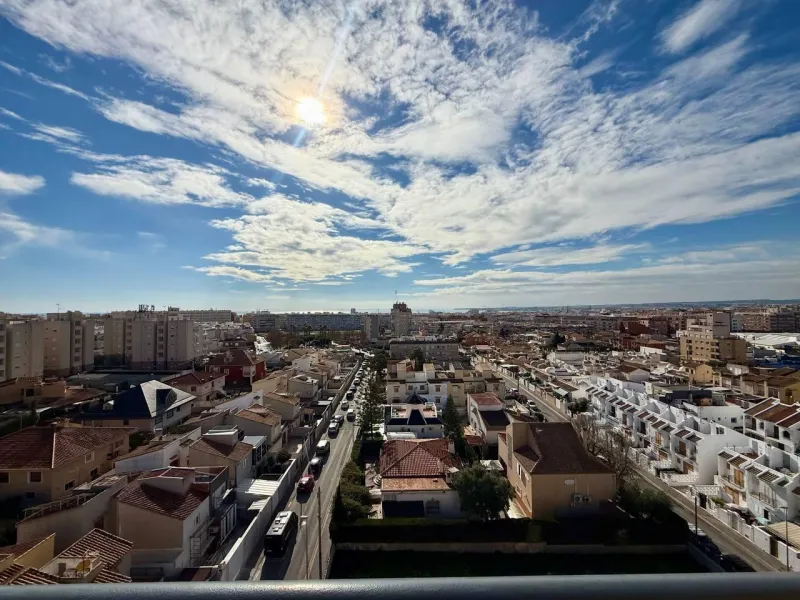 Renovated duplex penthouse with sea views, 2 terraces and parking.