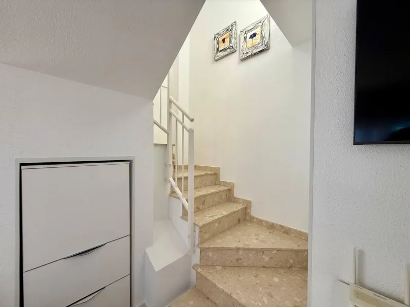 Renovated duplex penthouse with sea views, 2 terraces and parking.