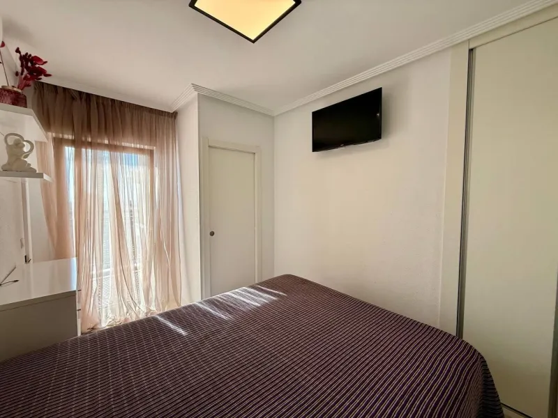 Renovated duplex penthouse with sea views, 2 terraces and parking.