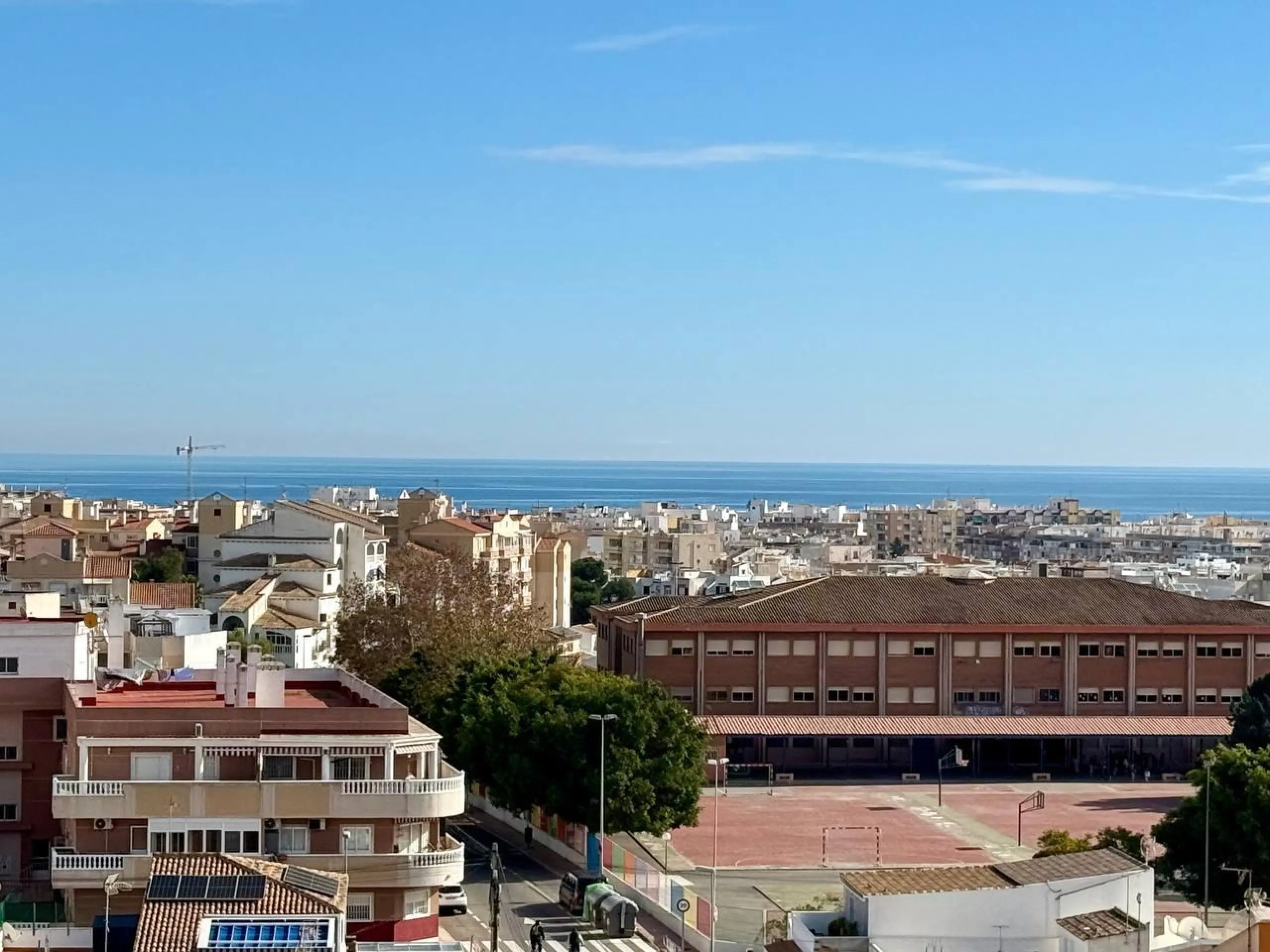 Renovated duplex penthouse with sea views, 2 terraces and parking.