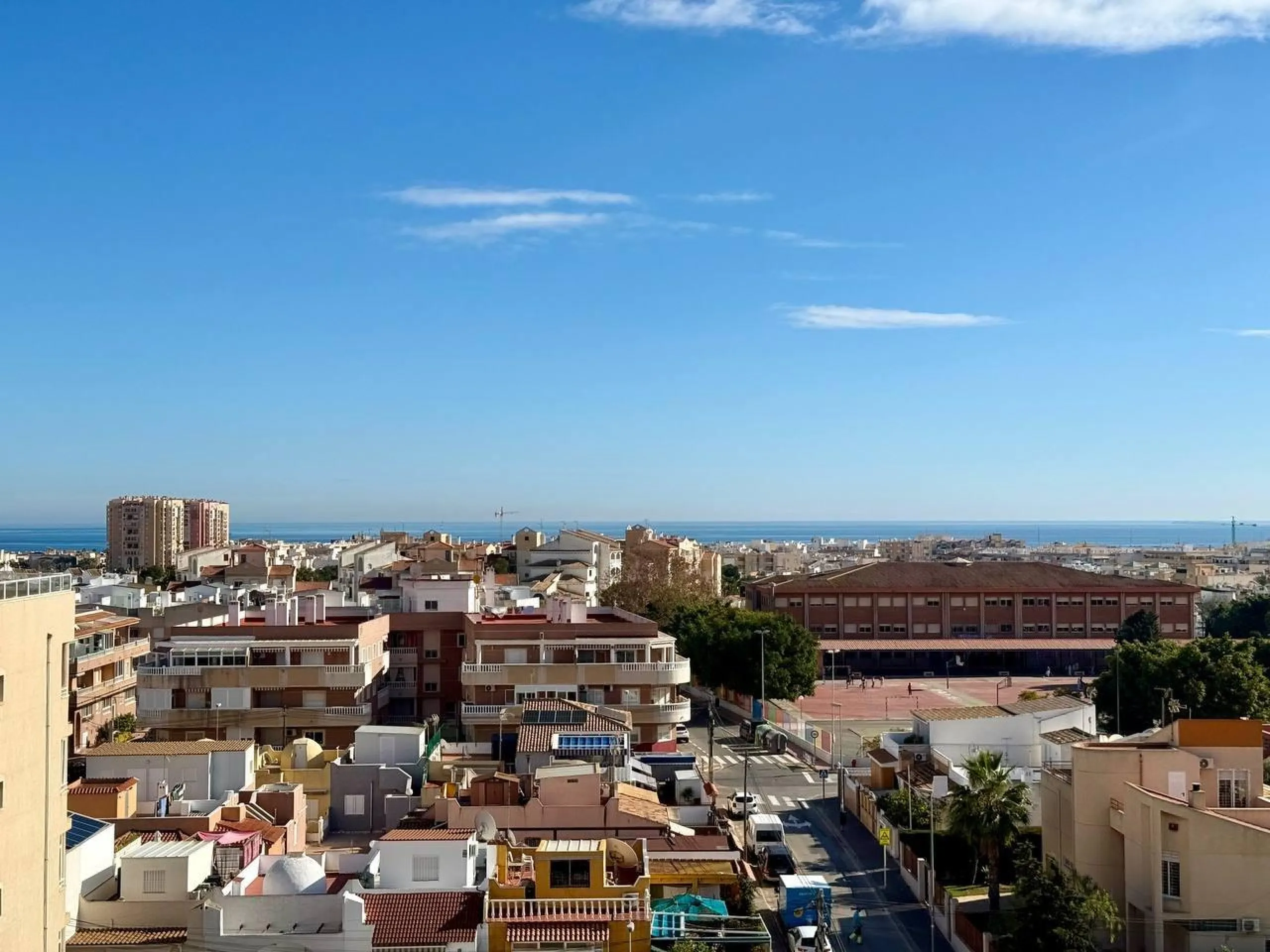 Renovated duplex penthouse with sea views, 2 terraces and parking.