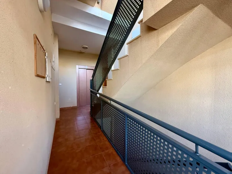 Renovated duplex penthouse with sea views, 2 terraces and parking.