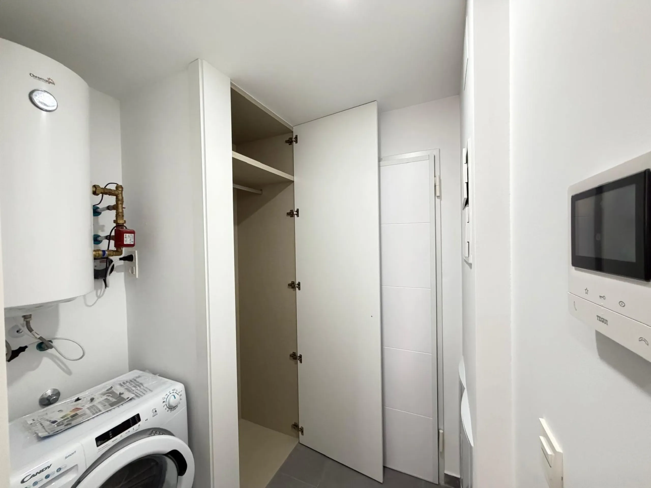 NEW APARTMENT IN THE RESIDENTIAL COMPLEX 'ALEGRIA 21' WITH INCLUDED GARAGE. 3 BEDROOMS. 2 BATHROOMS. 113 M2. POOL + SAUNA + BARBECUE.