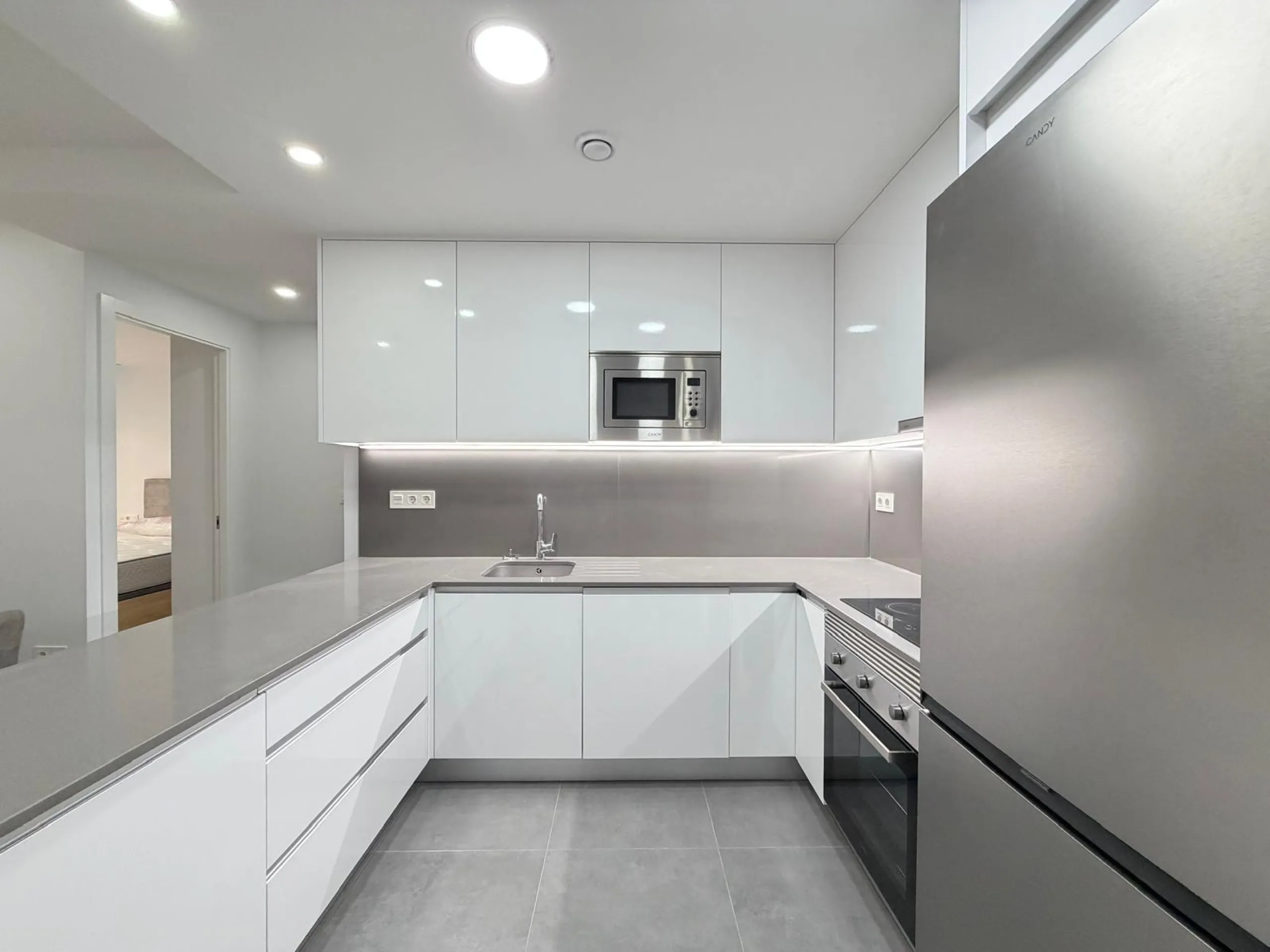 NEW APARTMENT IN THE RESIDENTIAL COMPLEX 'ALEGRIA 21' WITH INCLUDED GARAGE. 3 BEDROOMS. 2 BATHROOMS. 113 M2. POOL + SAUNA + BARBECUE.