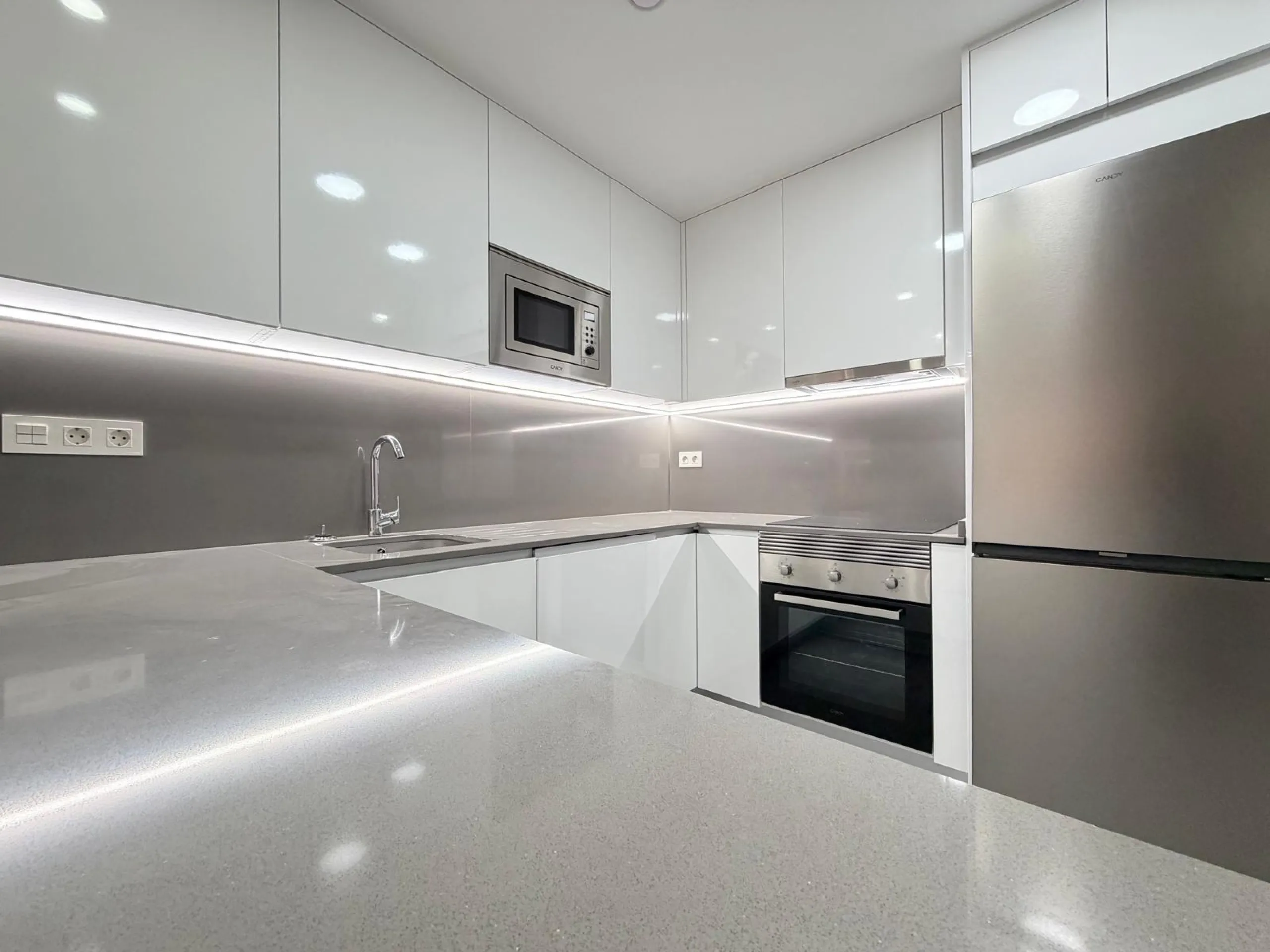 NEW APARTMENT IN THE RESIDENTIAL COMPLEX 'ALEGRIA 21' WITH INCLUDED GARAGE. 3 BEDROOMS. 2 BATHROOMS. 113 M2. POOL + SAUNA + BARBECUE.