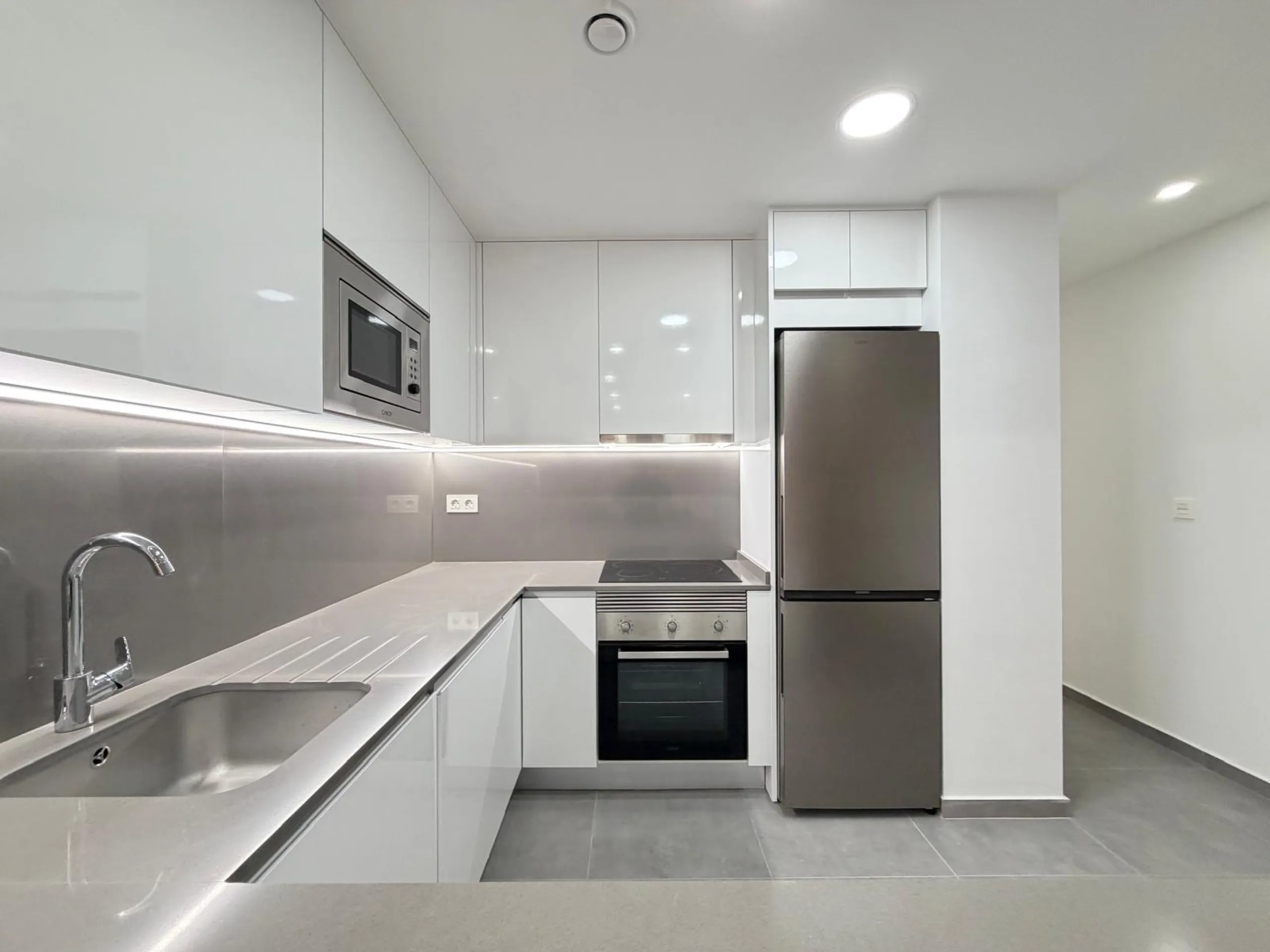 NEW APARTMENT IN THE RESIDENTIAL COMPLEX 'ALEGRIA 21' WITH INCLUDED GARAGE. 3 BEDROOMS. 2 BATHROOMS. 113 M2. POOL + SAUNA + BARBECUE.