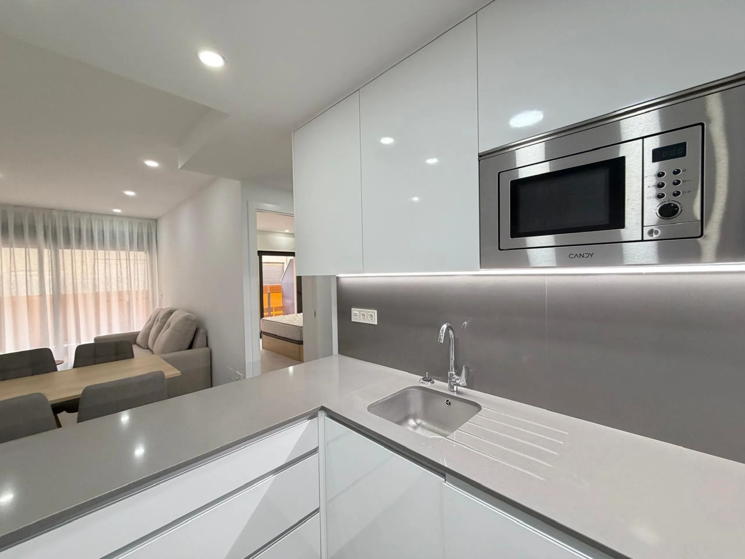 NEW APARTMENT IN THE RESIDENTIAL COMPLEX 'ALEGRIA 21' WITH INCLUDED GARAGE. 3 BEDROOMS. 2 BATHROOMS. 113 M2. POOL + SAUNA + BARBECUE.