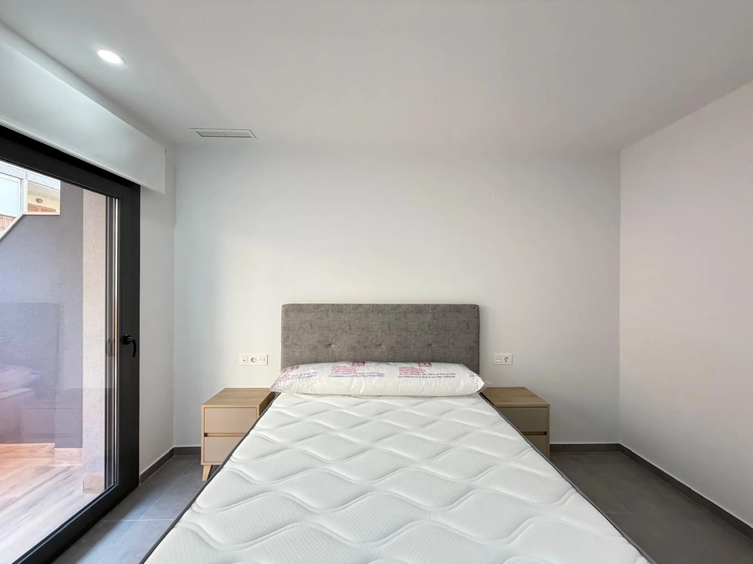 NEW APARTMENT IN THE RESIDENTIAL COMPLEX 'ALEGRIA 21' WITH INCLUDED GARAGE. 3 BEDROOMS. 2 BATHROOMS. 113 M2. POOL + SAUNA + BARBECUE.