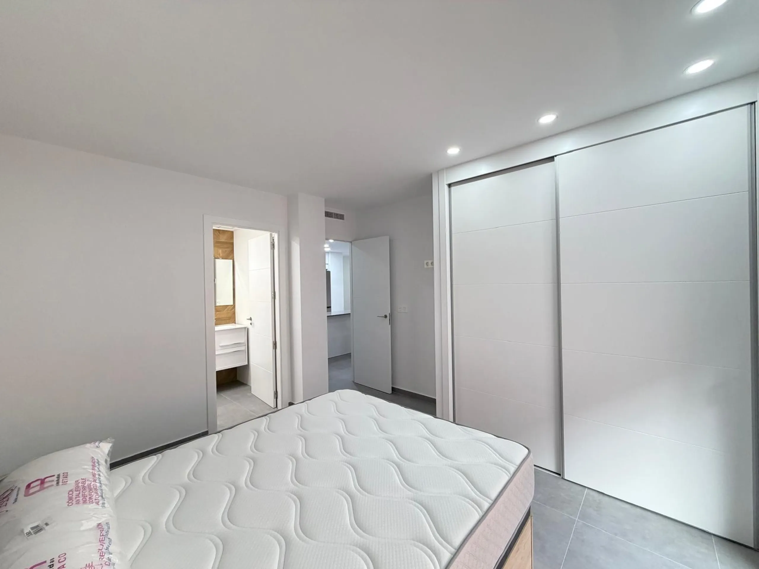 NEW APARTMENT IN THE RESIDENTIAL COMPLEX 'ALEGRIA 21' WITH INCLUDED GARAGE. 3 BEDROOMS. 2 BATHROOMS. 113 M2. POOL + SAUNA + BARBECUE.