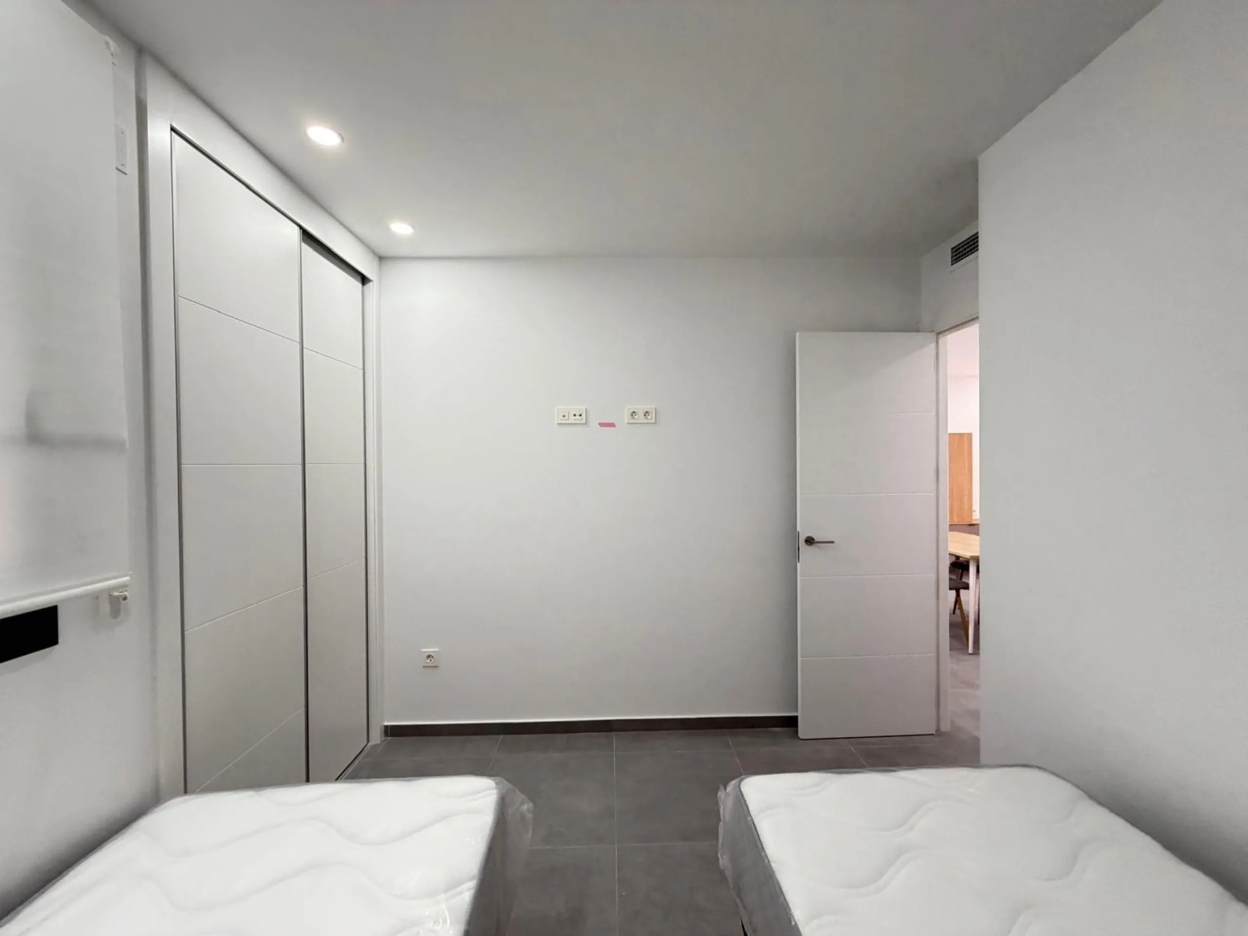 NEW APARTMENT IN THE RESIDENTIAL COMPLEX 'ALEGRIA 21' WITH INCLUDED GARAGE. 3 BEDROOMS. 2 BATHROOMS. 113 M2. POOL + SAUNA + BARBECUE.