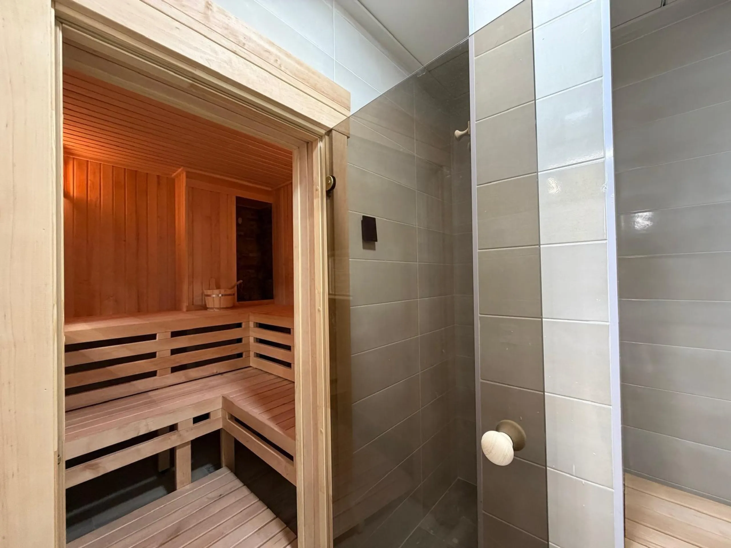 NEW APARTMENT IN THE RESIDENTIAL COMPLEX 'ALEGRIA 21' WITH INCLUDED GARAGE. 3 BEDROOMS. 2 BATHROOMS. 113 M2. POOL + SAUNA + BARBECUE.