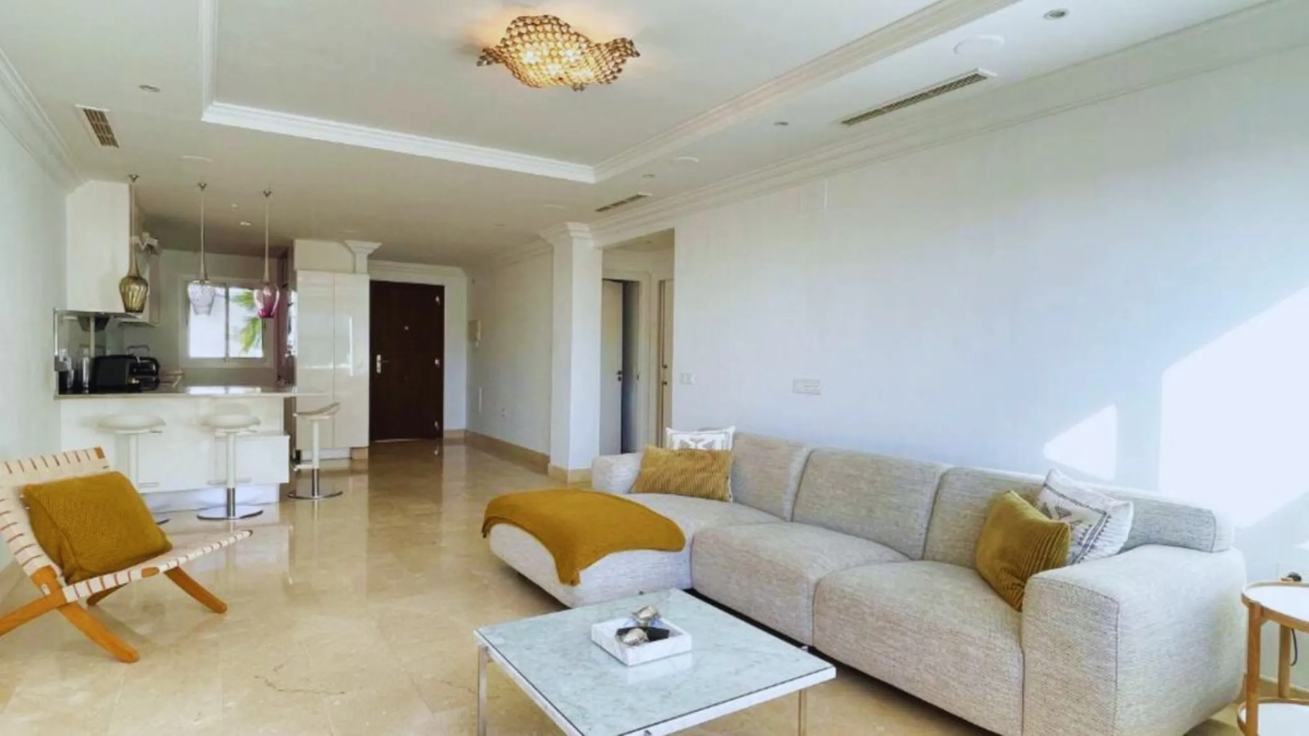 Exklusive renovierte Wohnung mit zwei Schlafzimmern in einer renommierten Hotelanlage in Nueva Andalucía, Marbella