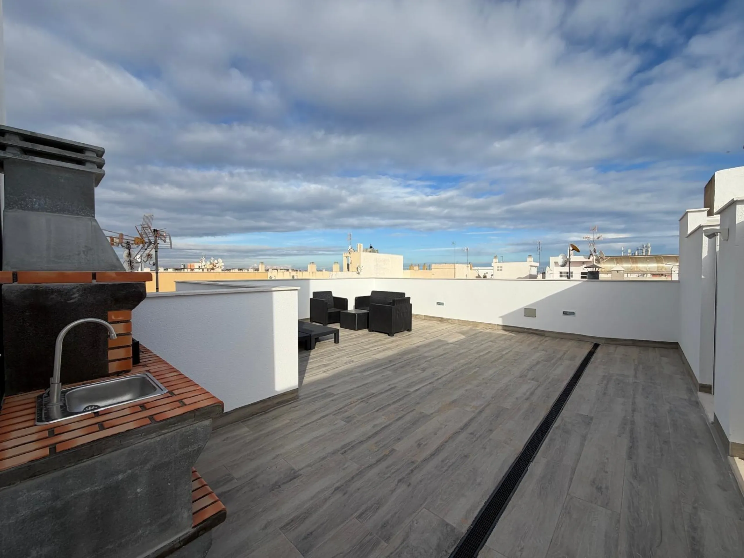 NEW APARTMENT IN THE RESIDENTIAL COMPLEX 'ALEGRIA 21' WITH INCLUDED GARAGE. 3 BEDROOMS. 2 BATHROOMS. 113 M2. POOL + SAUNA + BARBECUE.