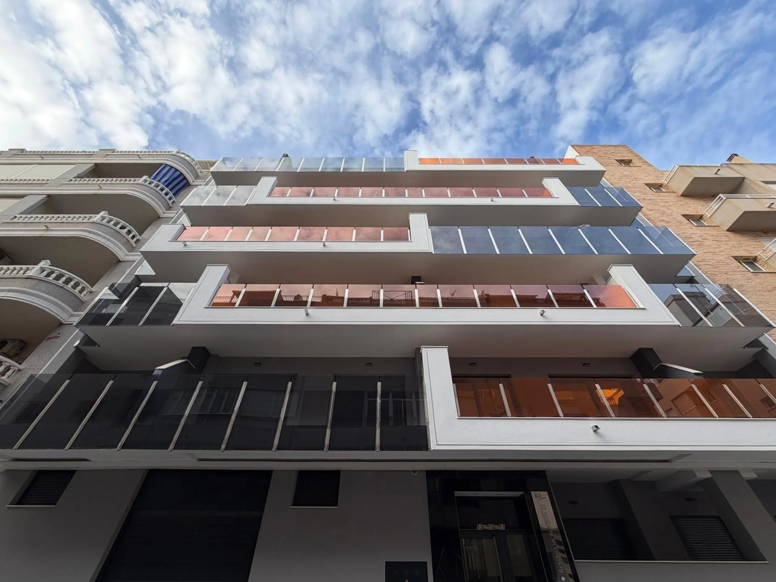 NEW APARTMENT IN THE RESIDENTIAL COMPLEX 'ALEGRIA 21' WITH INCLUDED GARAGE. 3 BEDROOMS. 2 BATHROOMS. 113 M2. POOL + SAUNA + BARBECUE.