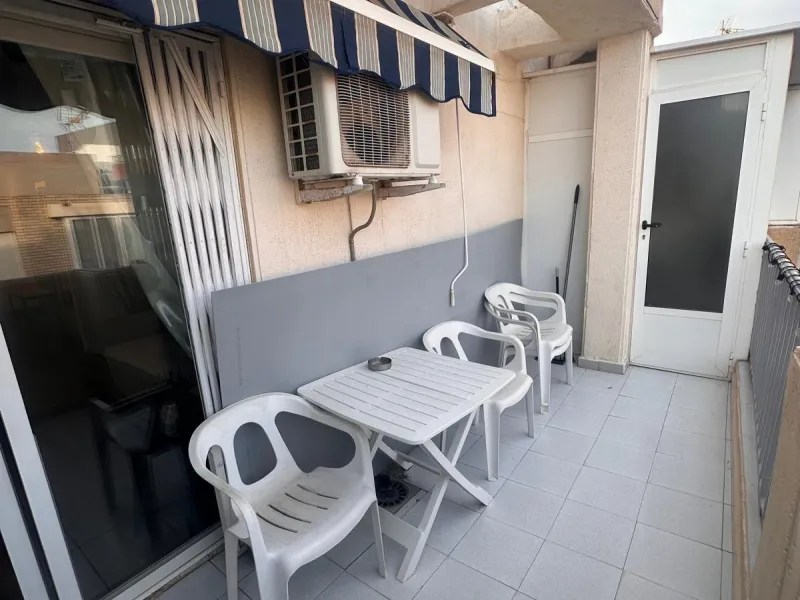 Ático Semireformado en Playa del Cura, Torrevieja - Oportunidad Única