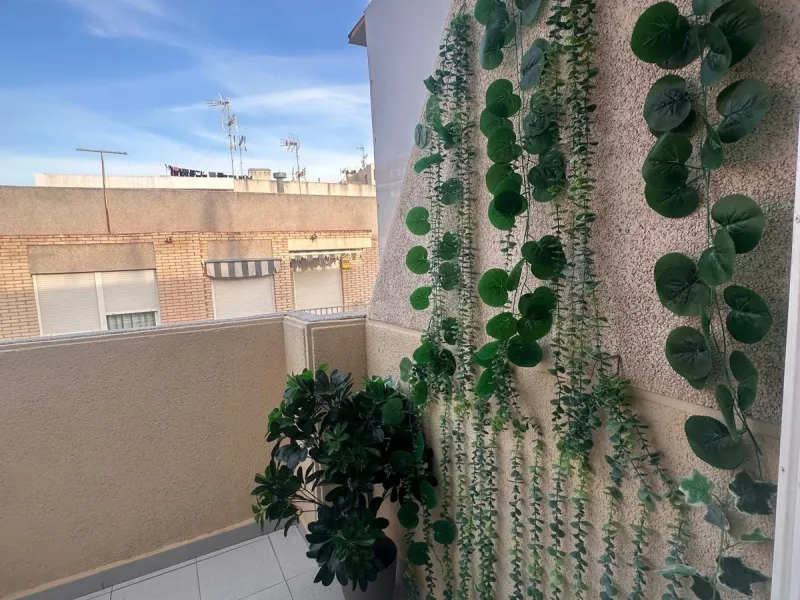 Ático Semireformado en Playa del Cura, Torrevieja - Oportunidad Única