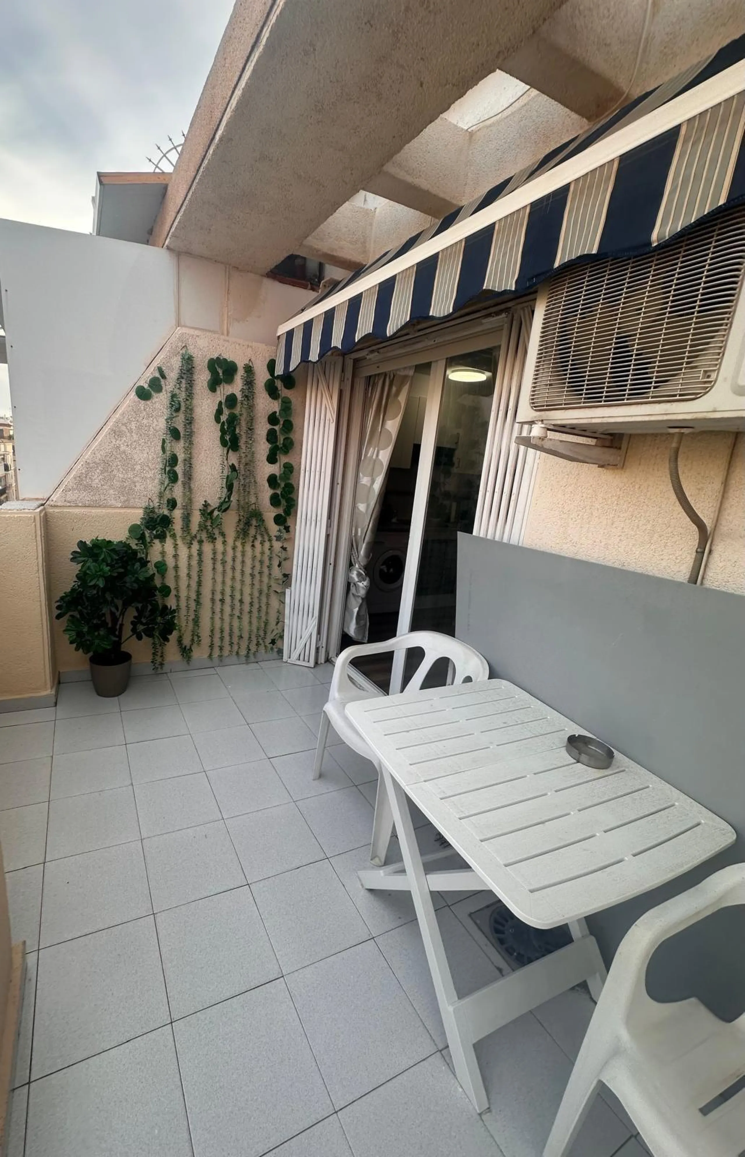 Ático Semireformado en Playa del Cura, Torrevieja - Oportunidad Única