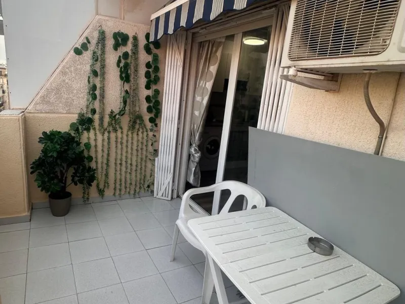 Ático Semireformado en Playa del Cura, Torrevieja - Oportunidad Única