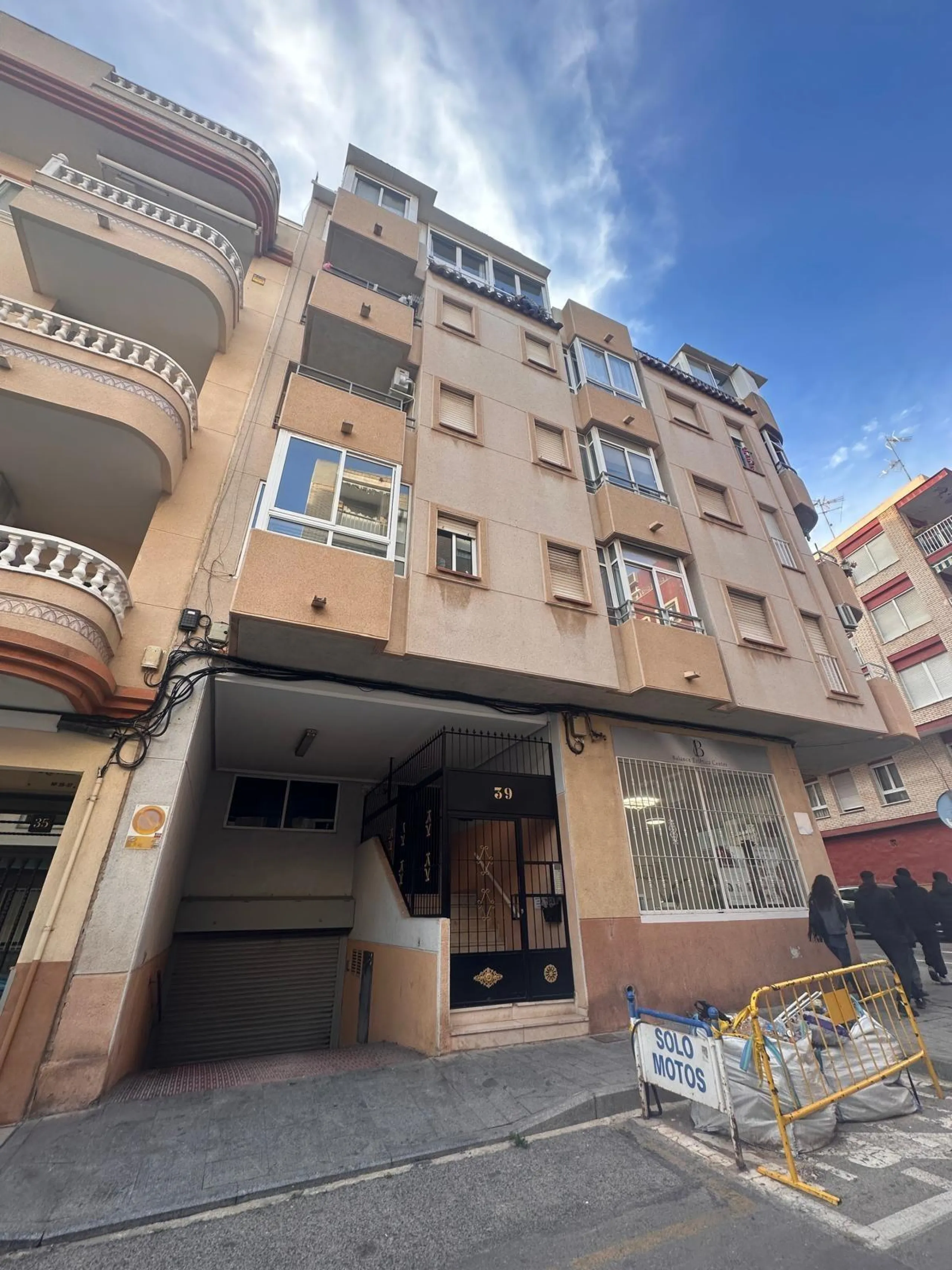 Ático Semireformado en Playa del Cura, Torrevieja - Oportunidad Única