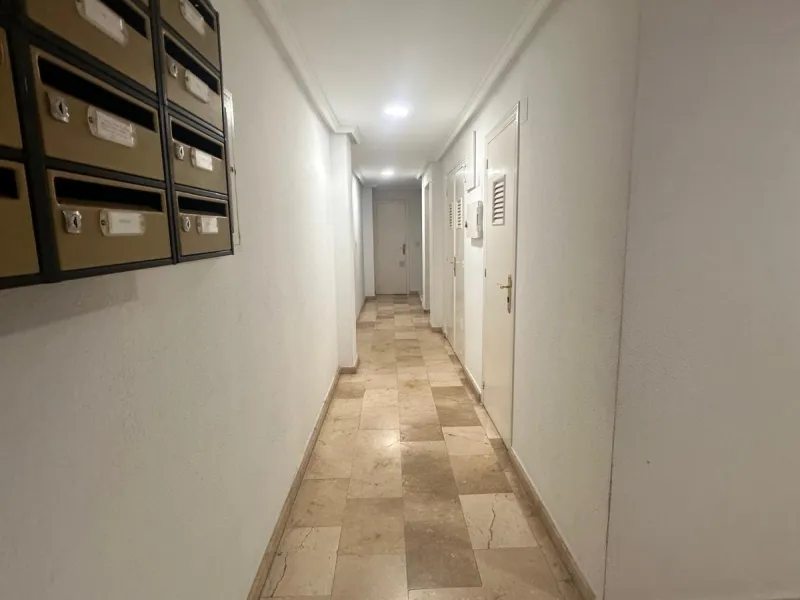 Ático Semireformado en Playa del Cura, Torrevieja - Oportunidad Única