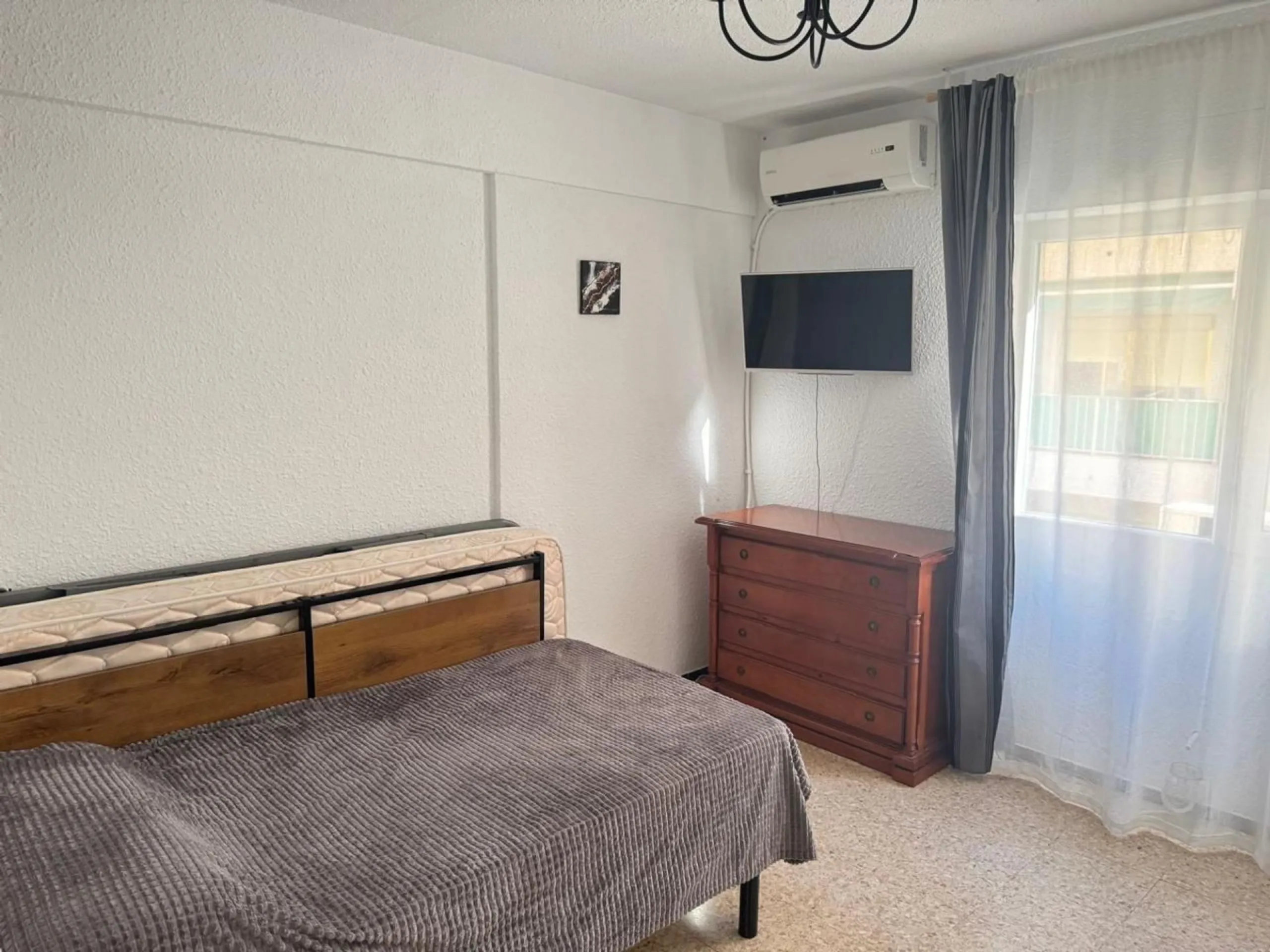 Spacious Apartment in Alonso Cano - Carolinas Altas, Alicante - Unique Opportunity on the Second Floor
