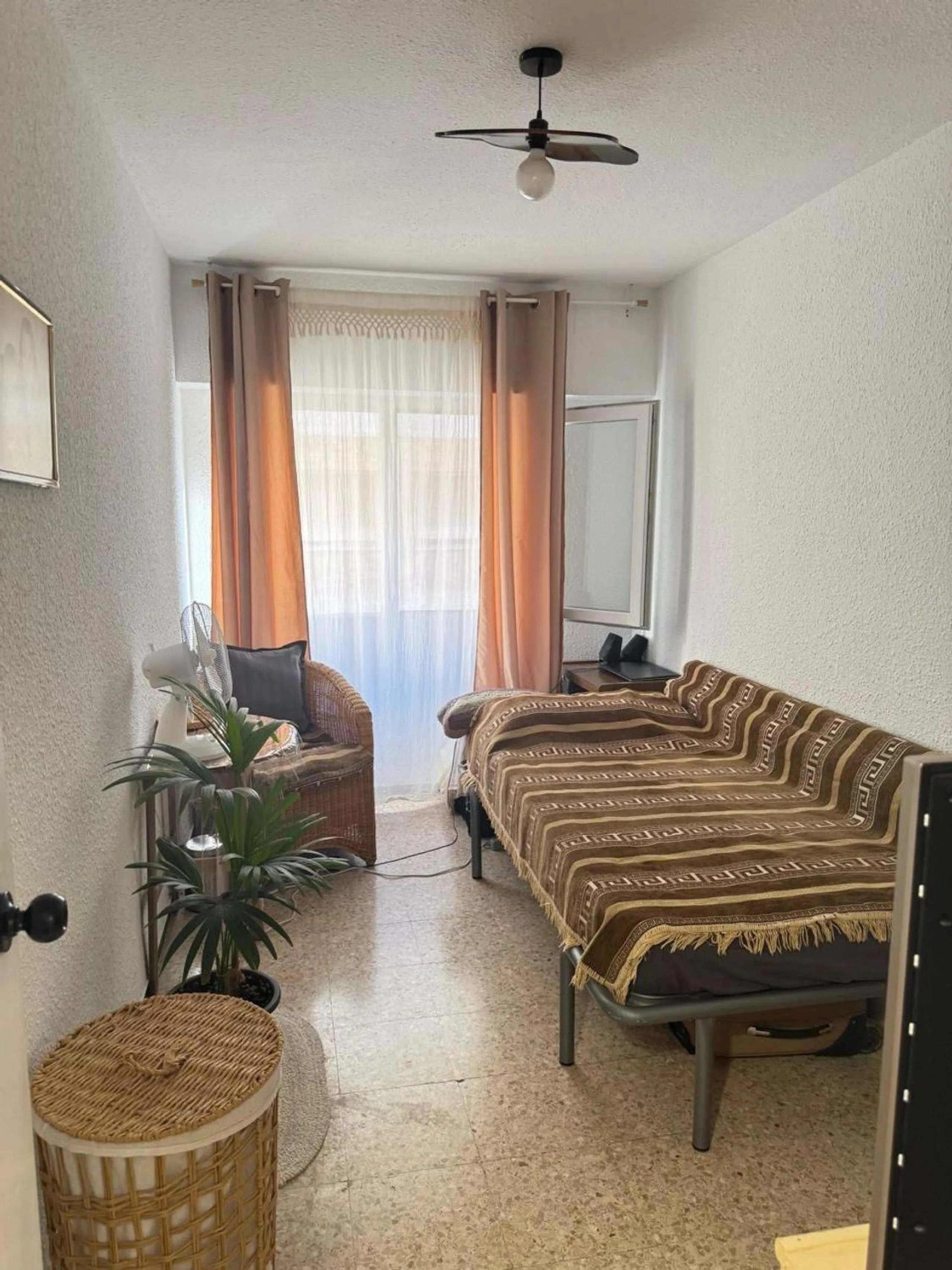 Spacious Apartment in Alonso Cano - Carolinas Altas, Alicante - Unique Opportunity on the Second Floor