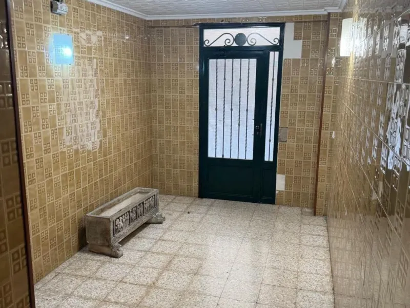 Spacious Apartment in Alonso Cano - Carolinas Altas, Alicante - Unique Opportunity on the Second Floor