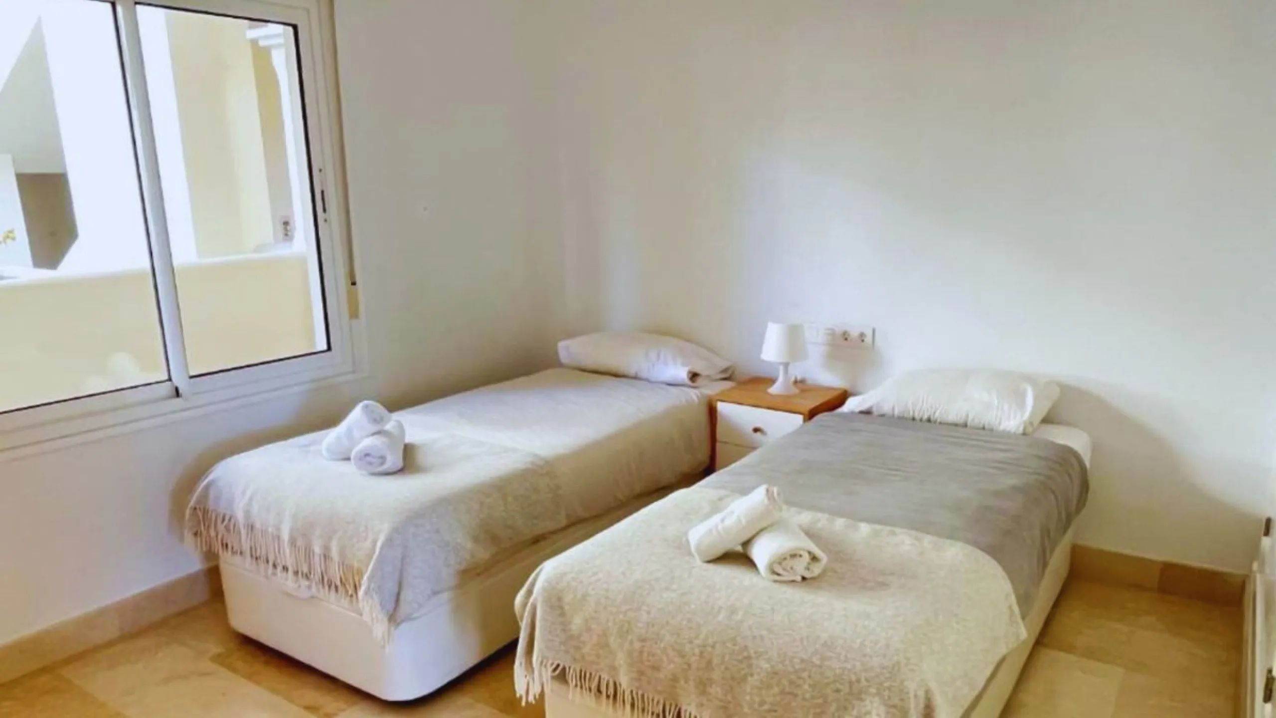 Exklusive renovierte Wohnung mit zwei Schlafzimmern in einer renommierten Hotelanlage in Nueva Andalucía, Marbella