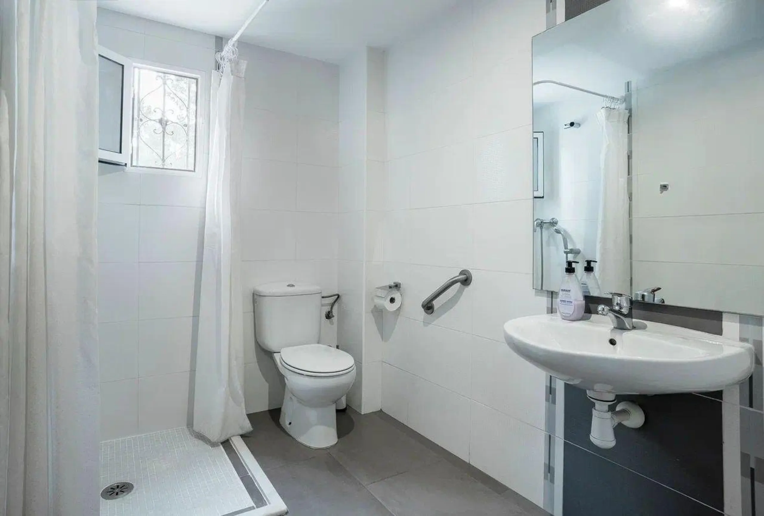 Premium bath & guest retreat in Serra Calderona Natural Park