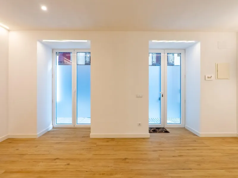 FULLY RENOVATED BRAND-NEW EXTERIOR APARTMENT IN LAVAPIÉS–EMBAJADORES, MADRID