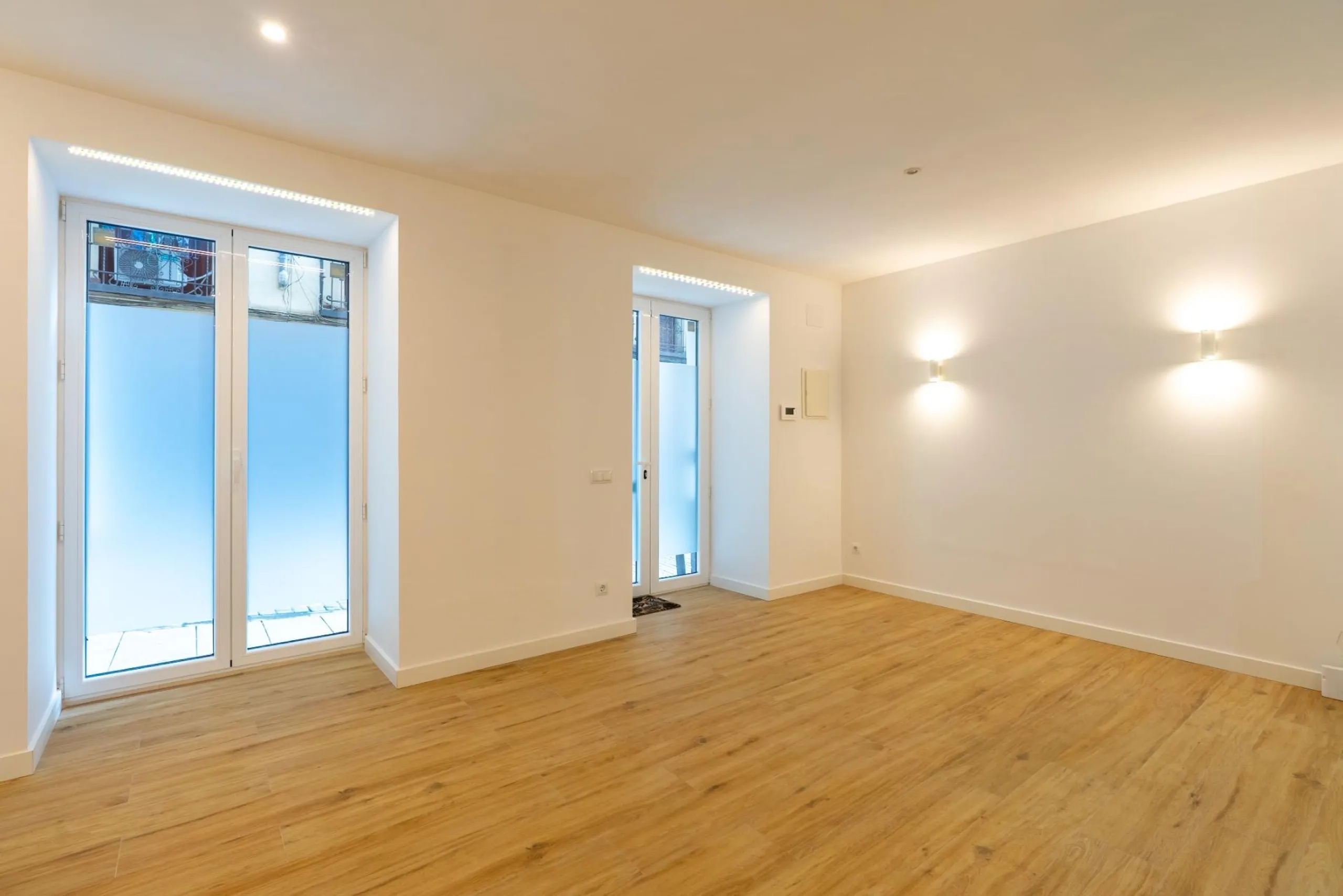 FULLY RENOVATED BRAND-NEW EXTERIOR APARTMENT IN LAVAPIÉS–EMBAJADORES, MADRID