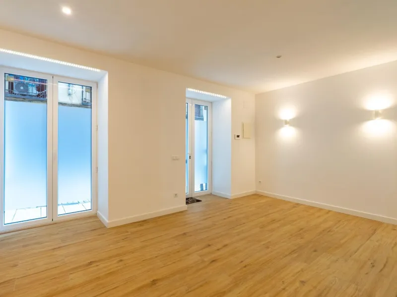 FULLY RENOVATED BRAND-NEW EXTERIOR APARTMENT IN LAVAPIÉS–EMBAJADORES, MADRID