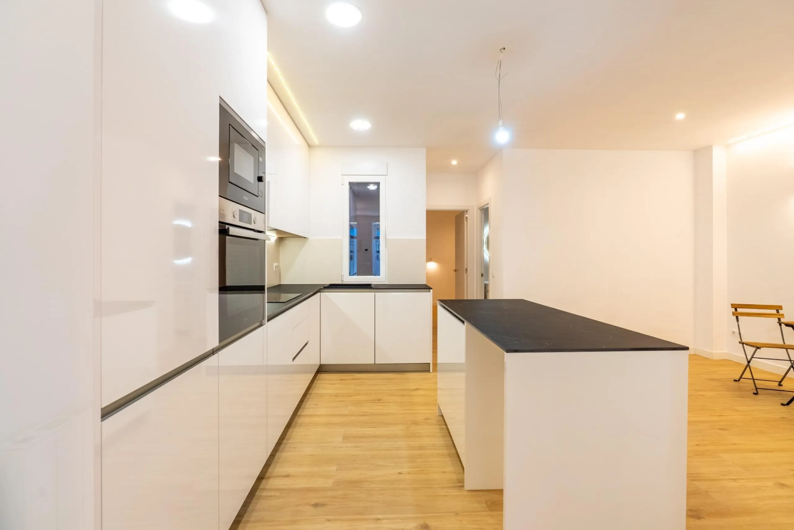 FULLY RENOVATED BRAND-NEW EXTERIOR APARTMENT IN LAVAPIÉS–EMBAJADORES, MADRID