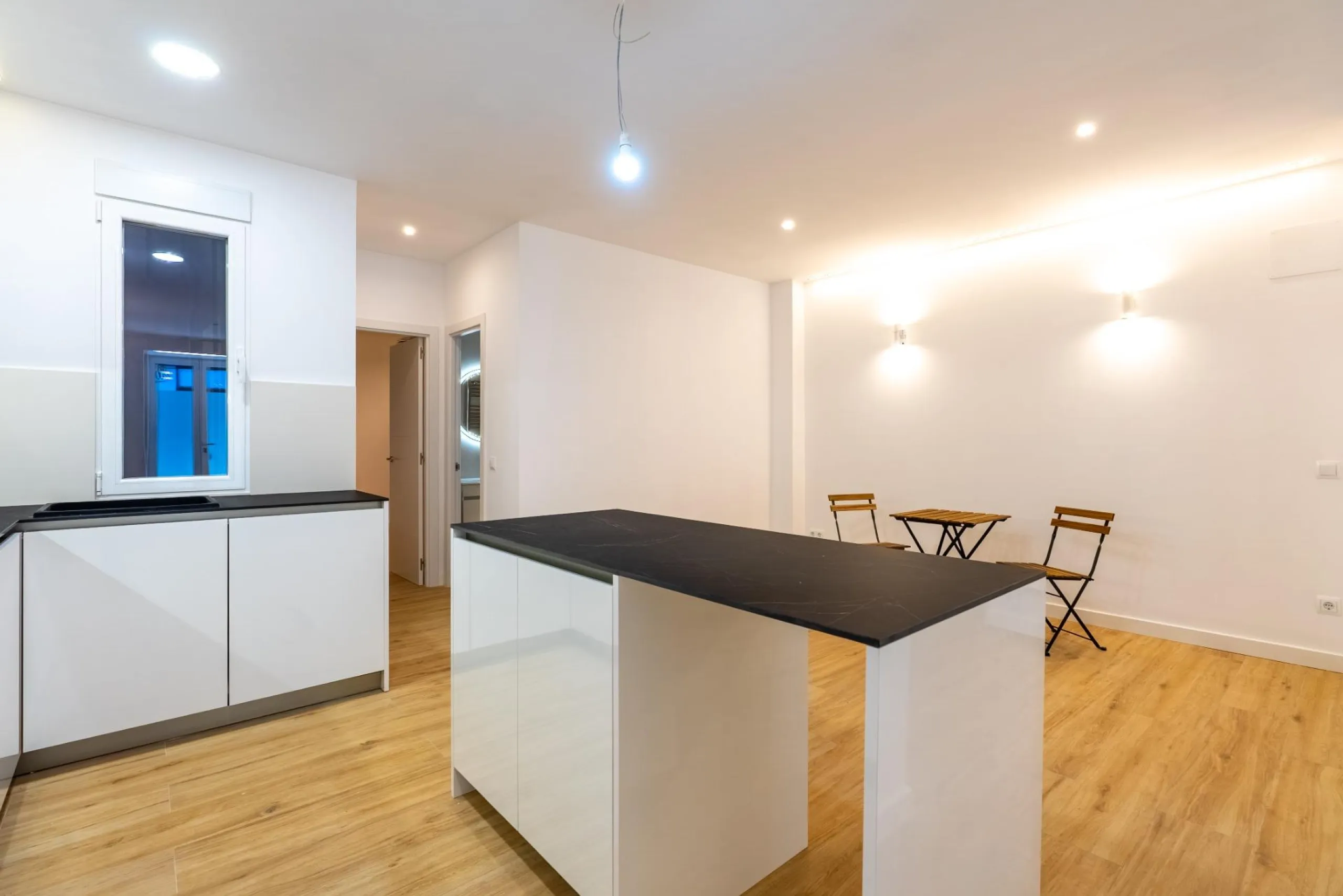FULLY RENOVATED BRAND-NEW EXTERIOR APARTMENT IN LAVAPIÉS–EMBAJADORES, MADRID