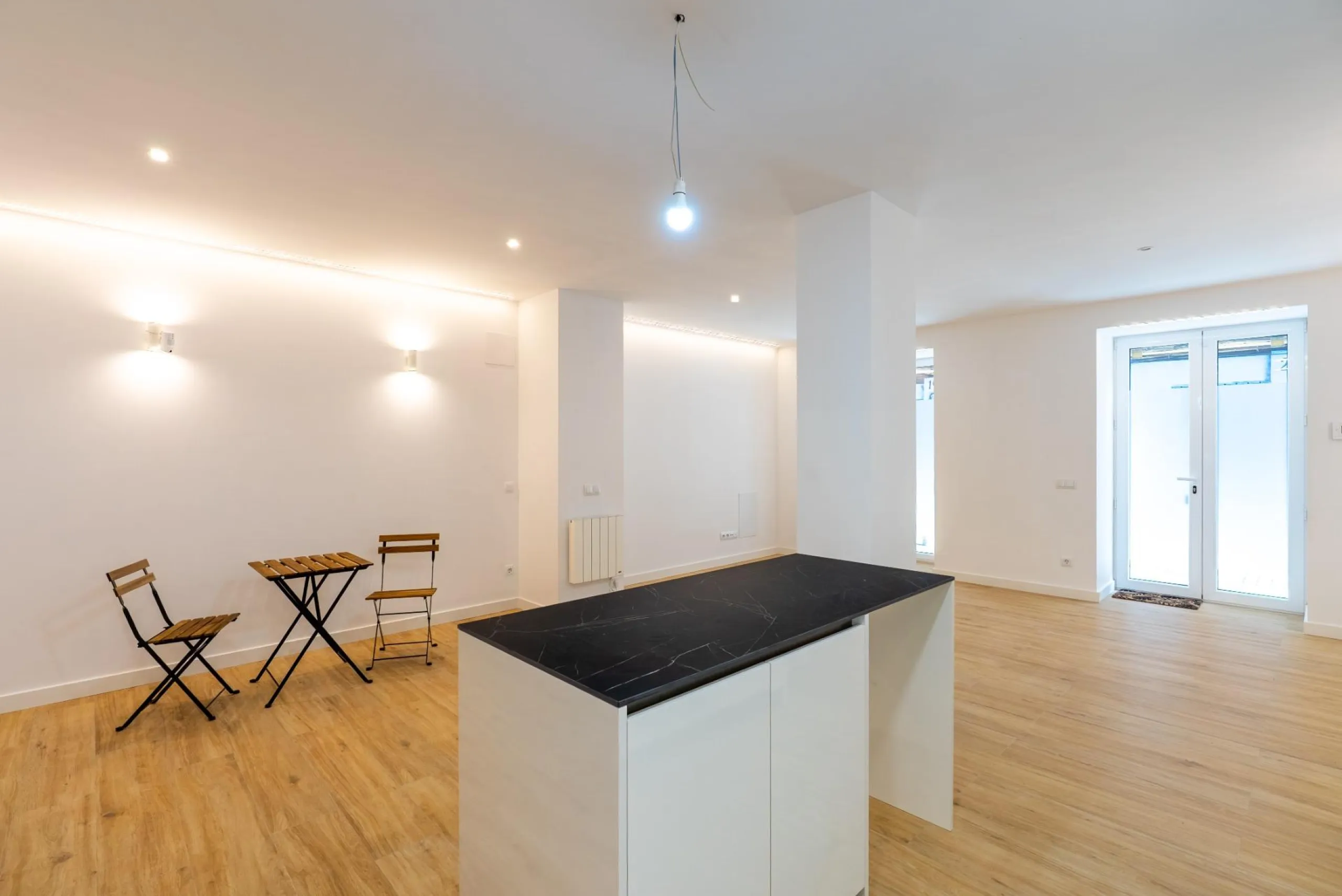 FULLY RENOVATED BRAND-NEW EXTERIOR APARTMENT IN LAVAPIÉS–EMBAJADORES, MADRID