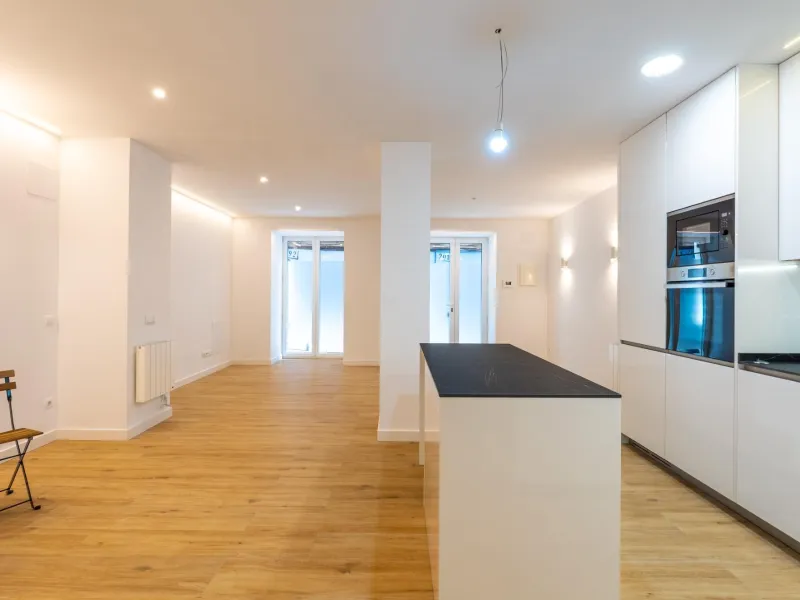 FULLY RENOVATED BRAND-NEW EXTERIOR APARTMENT IN LAVAPIÉS–EMBAJADORES, MADRID