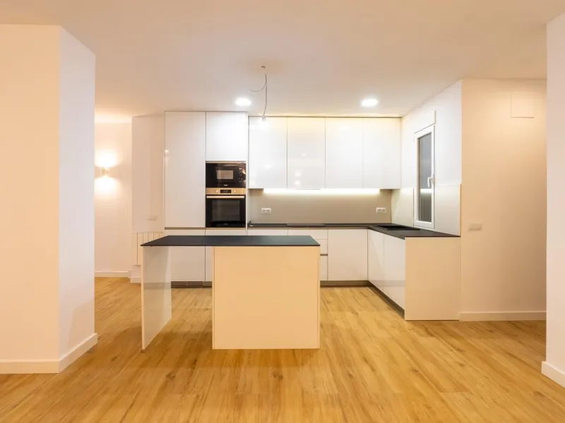 FULLY RENOVATED BRAND-NEW EXTERIOR APARTMENT IN LAVAPIÉS–EMBAJADORES, MADRID