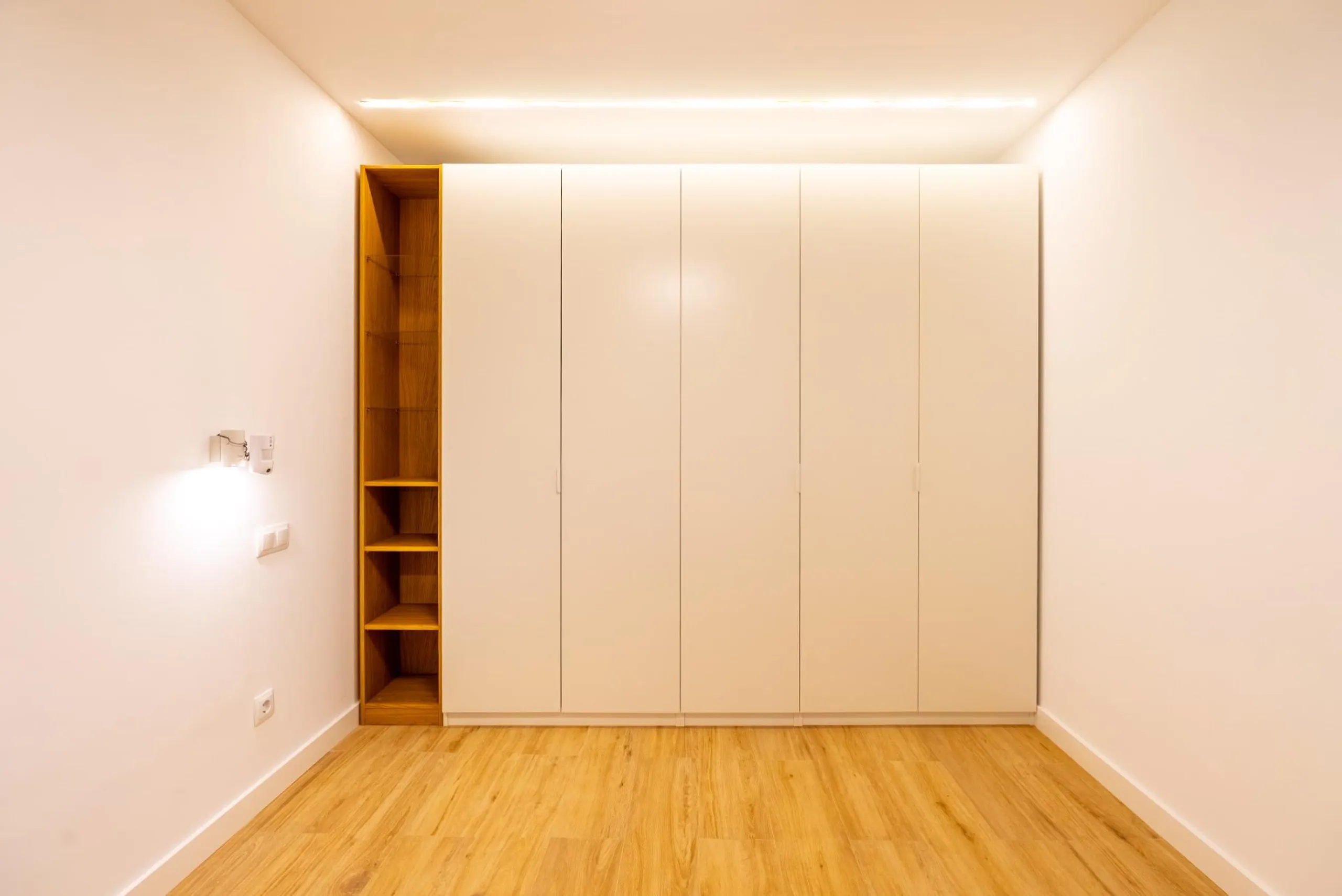 FULLY RENOVATED BRAND-NEW EXTERIOR APARTMENT IN LAVAPIÉS–EMBAJADORES, MADRID