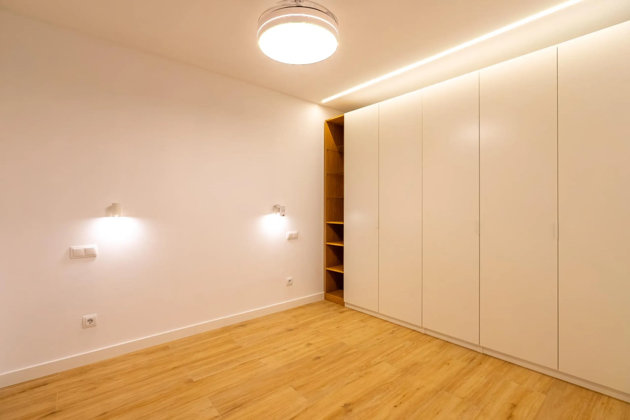 FULLY RENOVATED BRAND-NEW EXTERIOR APARTMENT IN LAVAPIÉS–EMBAJADORES, MADRID
