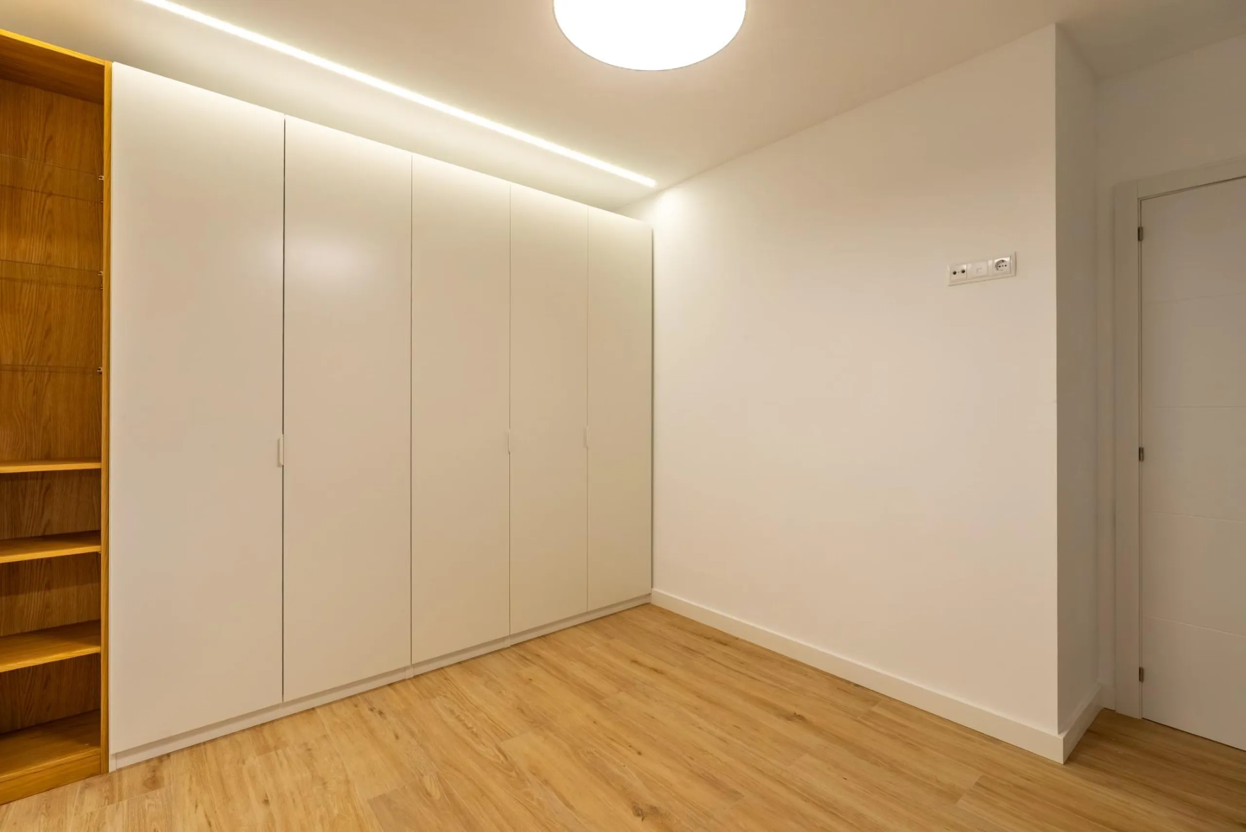 FULLY RENOVATED BRAND-NEW EXTERIOR APARTMENT IN LAVAPIÉS–EMBAJADORES, MADRID
