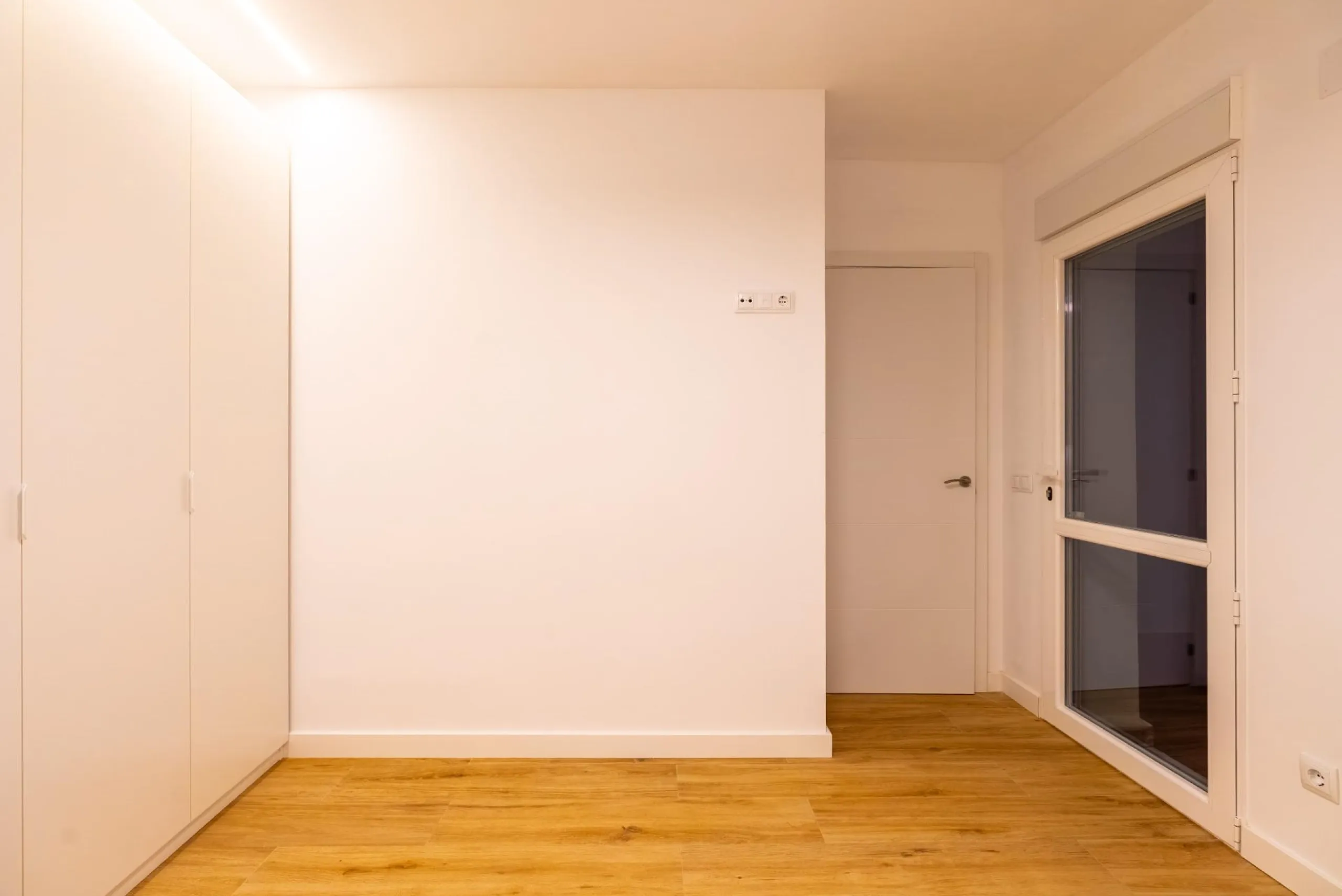 FULLY RENOVATED BRAND-NEW EXTERIOR APARTMENT IN LAVAPIÉS–EMBAJADORES, MADRID