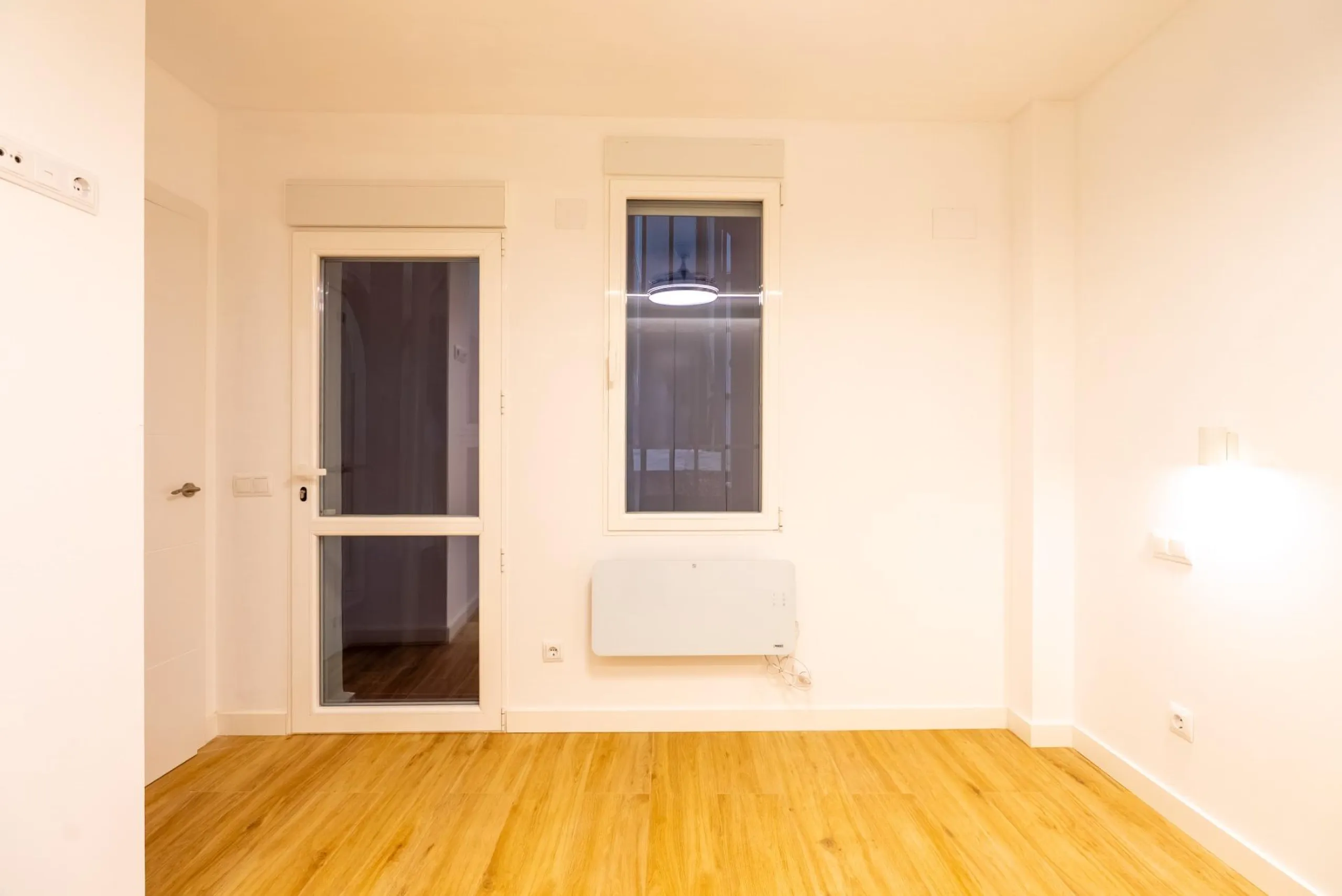 FULLY RENOVATED BRAND-NEW EXTERIOR APARTMENT IN LAVAPIÉS–EMBAJADORES, MADRID