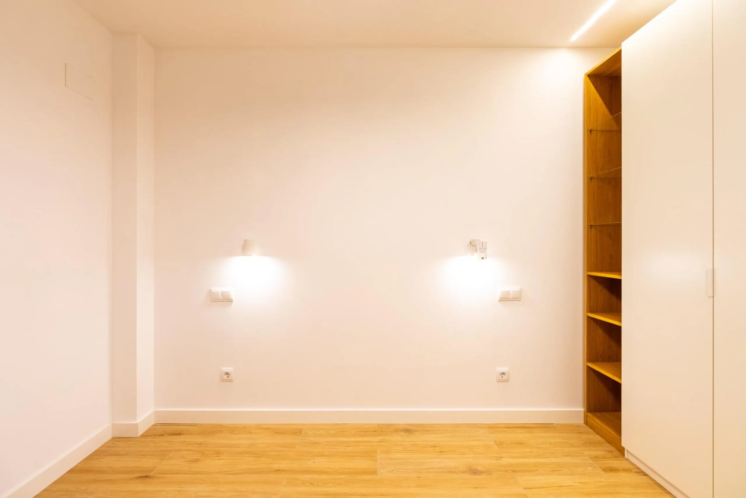 FULLY RENOVATED BRAND-NEW EXTERIOR APARTMENT IN LAVAPIÉS–EMBAJADORES, MADRID