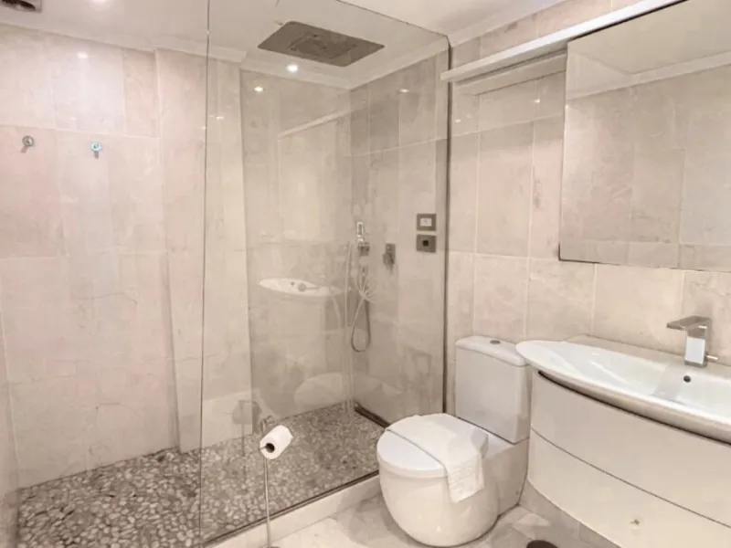 Exklusive renovierte Wohnung mit zwei Schlafzimmern in einer renommierten Hotelanlage in Nueva Andalucía, Marbella