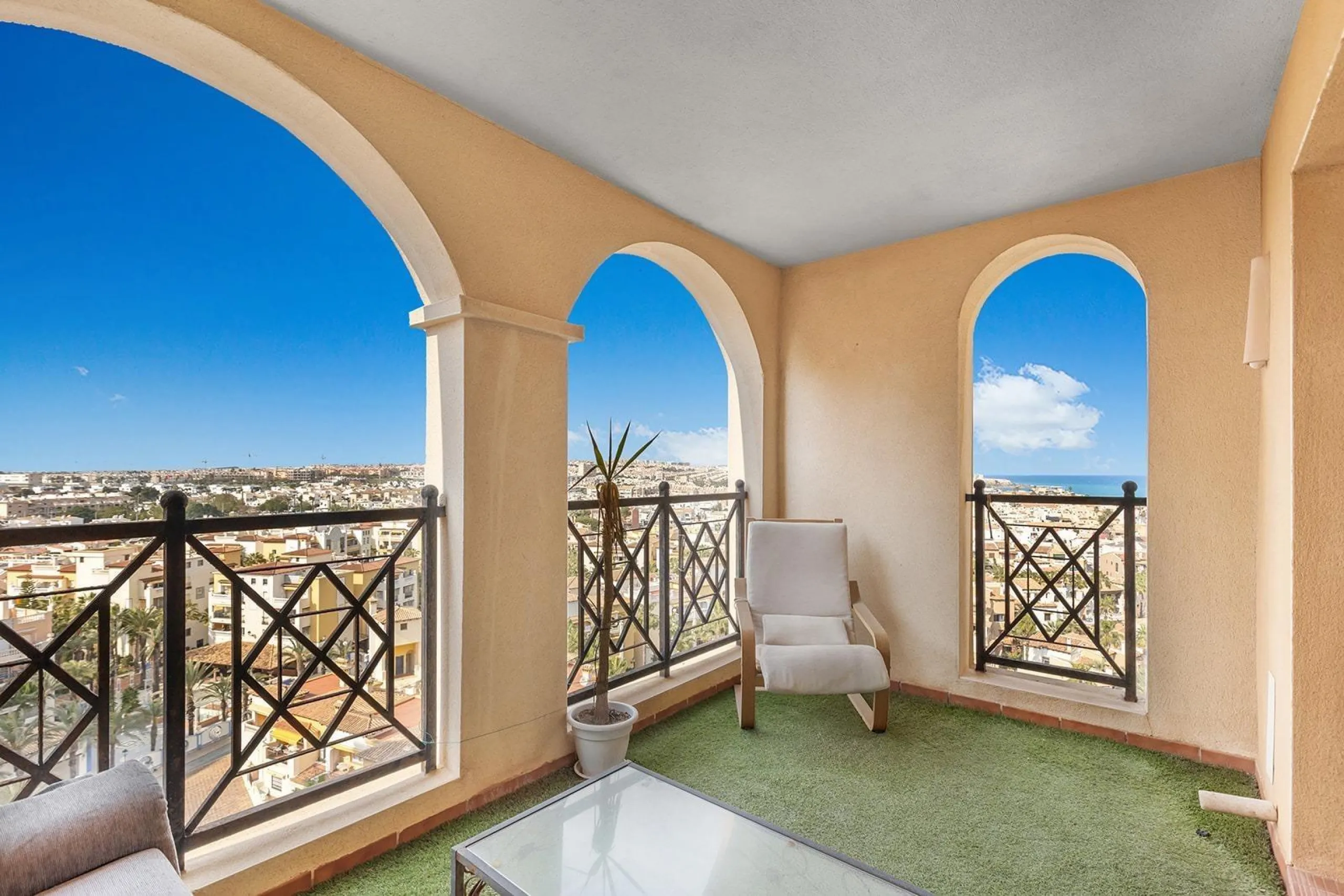 ¡ATALAYAS! 2 HABITACIONES Y 2 BAÑOS CON VISTAS DESPEJADAS + PISCINA