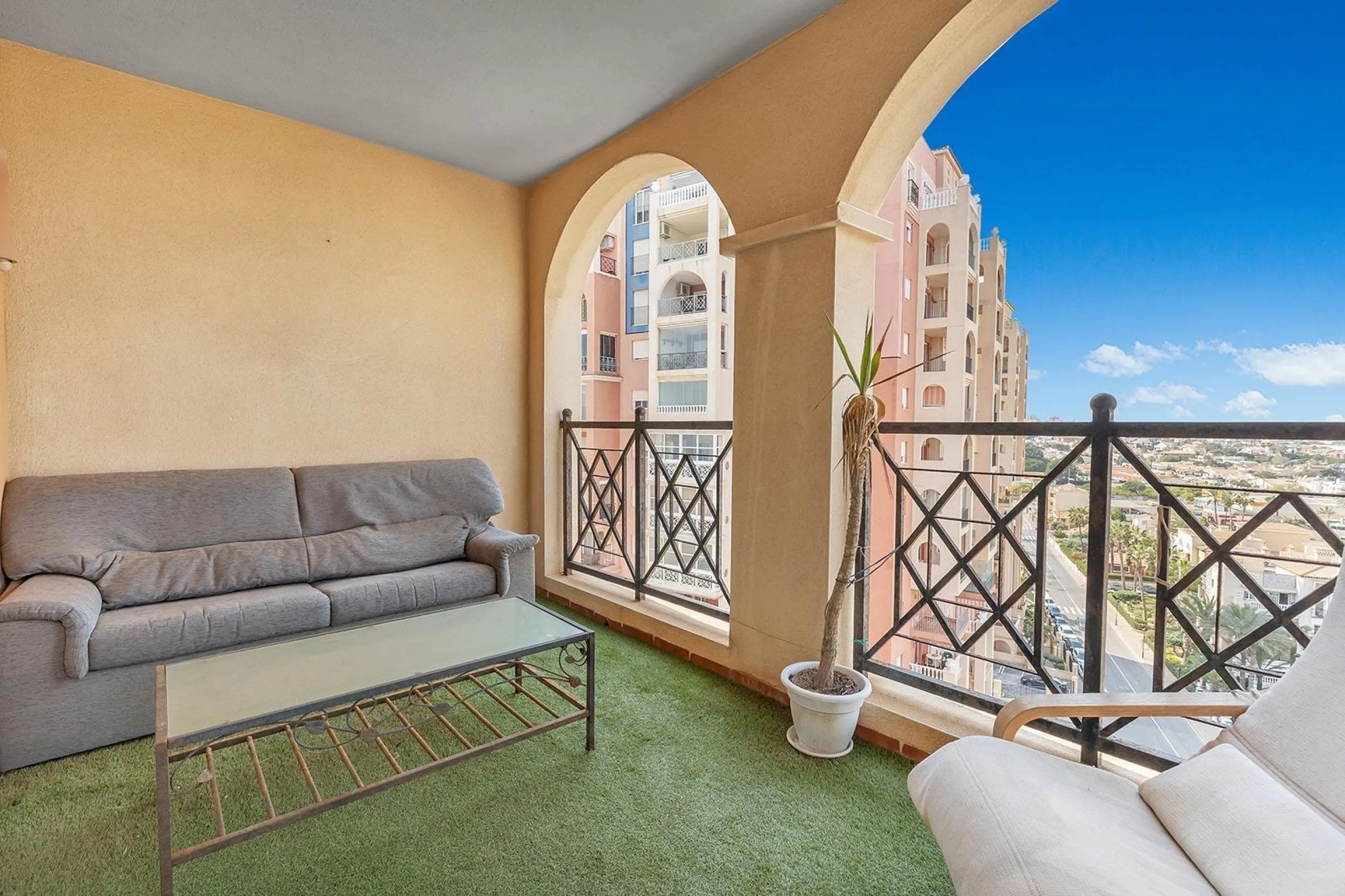 ¡ATALAYAS! 2 HABITACIONES Y 2 BAÑOS CON VISTAS DESPEJADAS + PISCINA