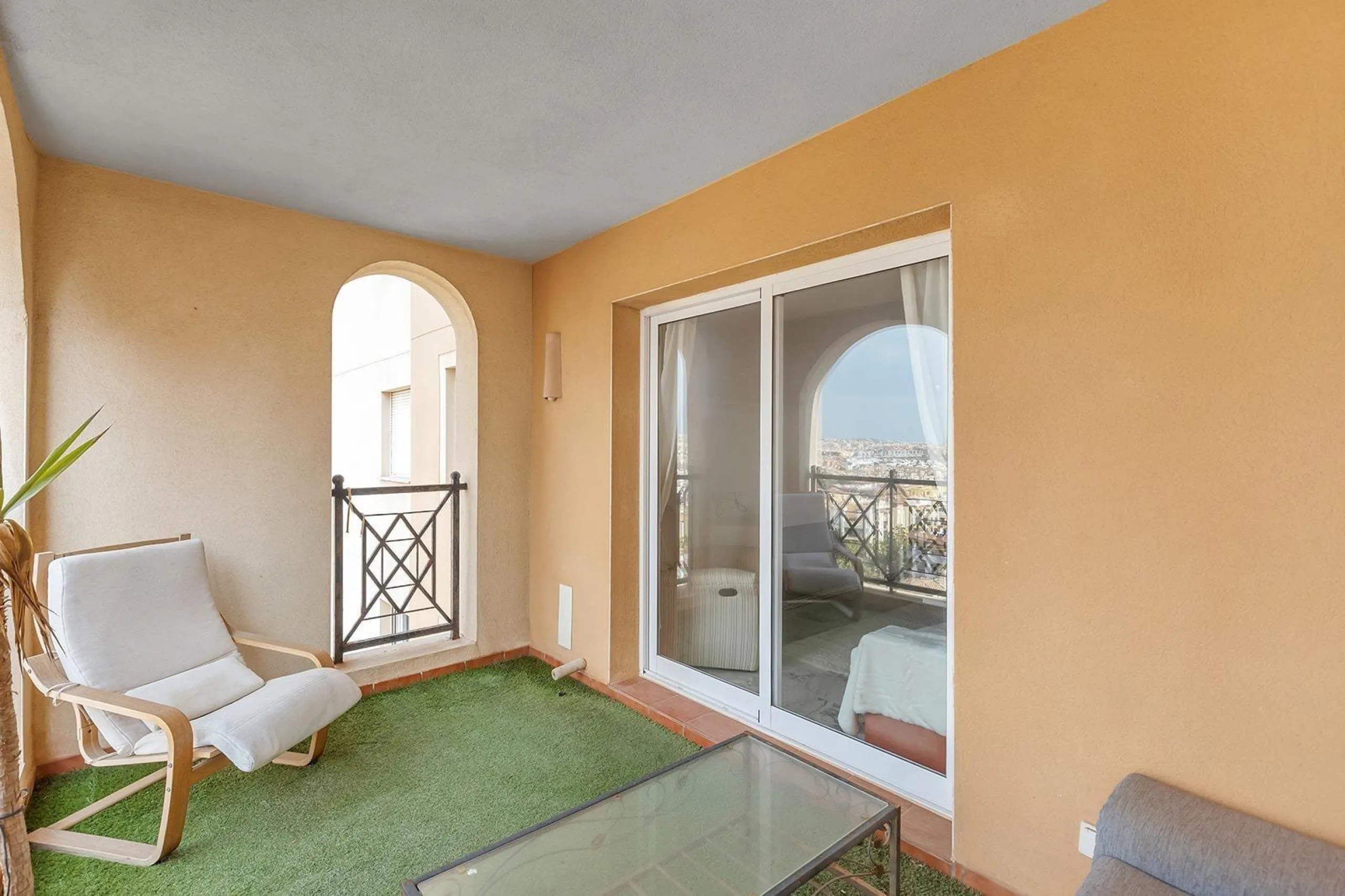 ¡ATALAYAS! 2 HABITACIONES Y 2 BAÑOS CON VISTAS DESPEJADAS + PISCINA